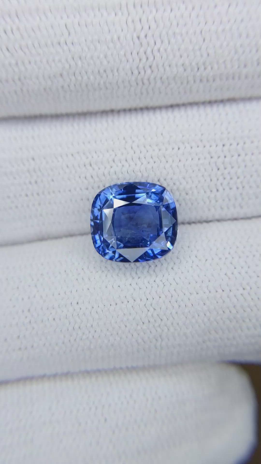 5.16 Ct. Blue Sapphire from Ceylon (Sri Lanka) Size Video