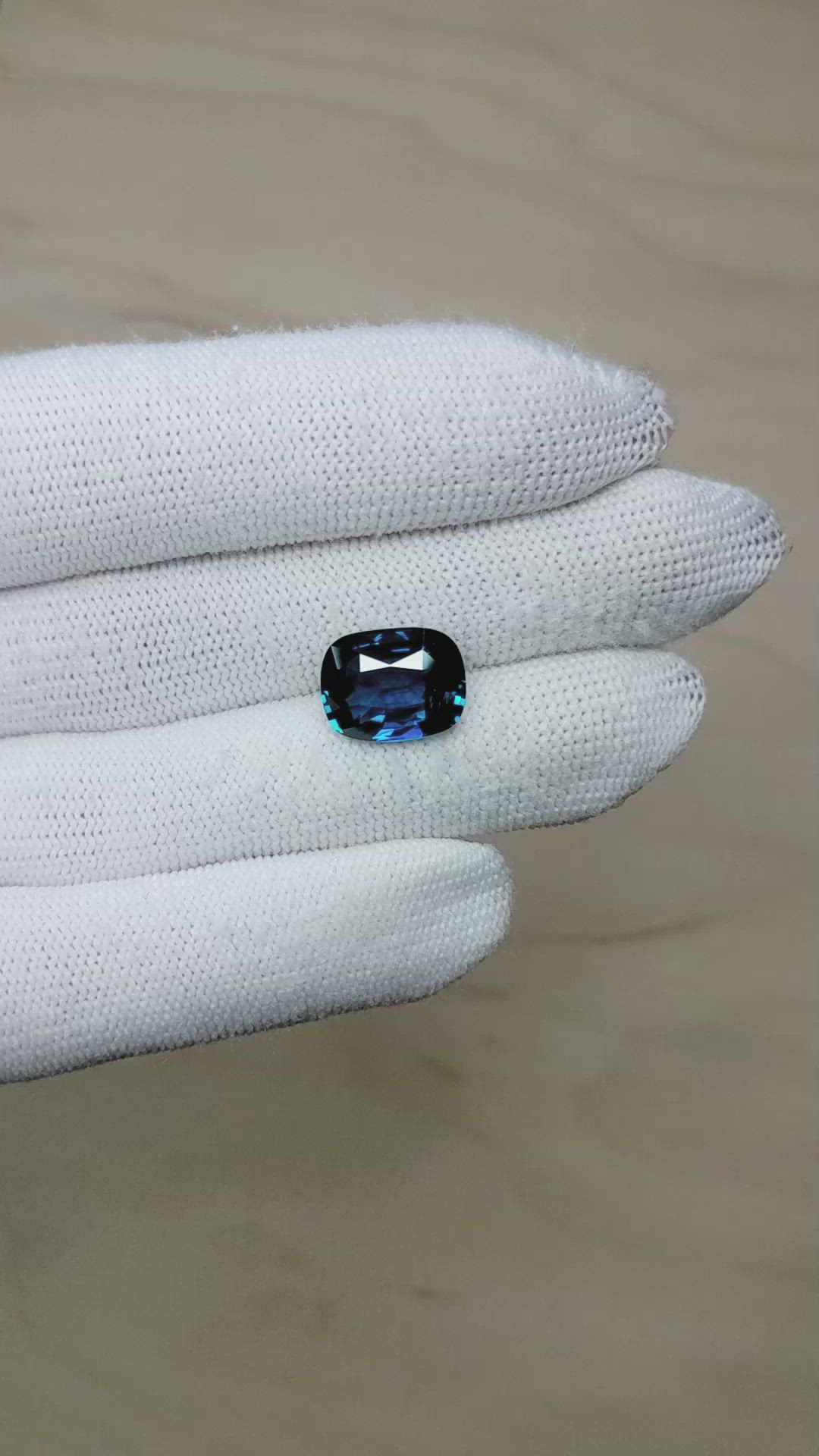8.04 Ct. Blue Sapphire from Ceylon (Sri Lanka) Size Video