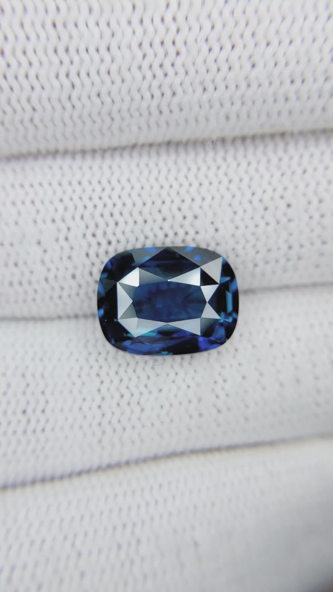 8.04 Ct. Blue Sapphire from Ceylon (Sri Lanka) Size Video