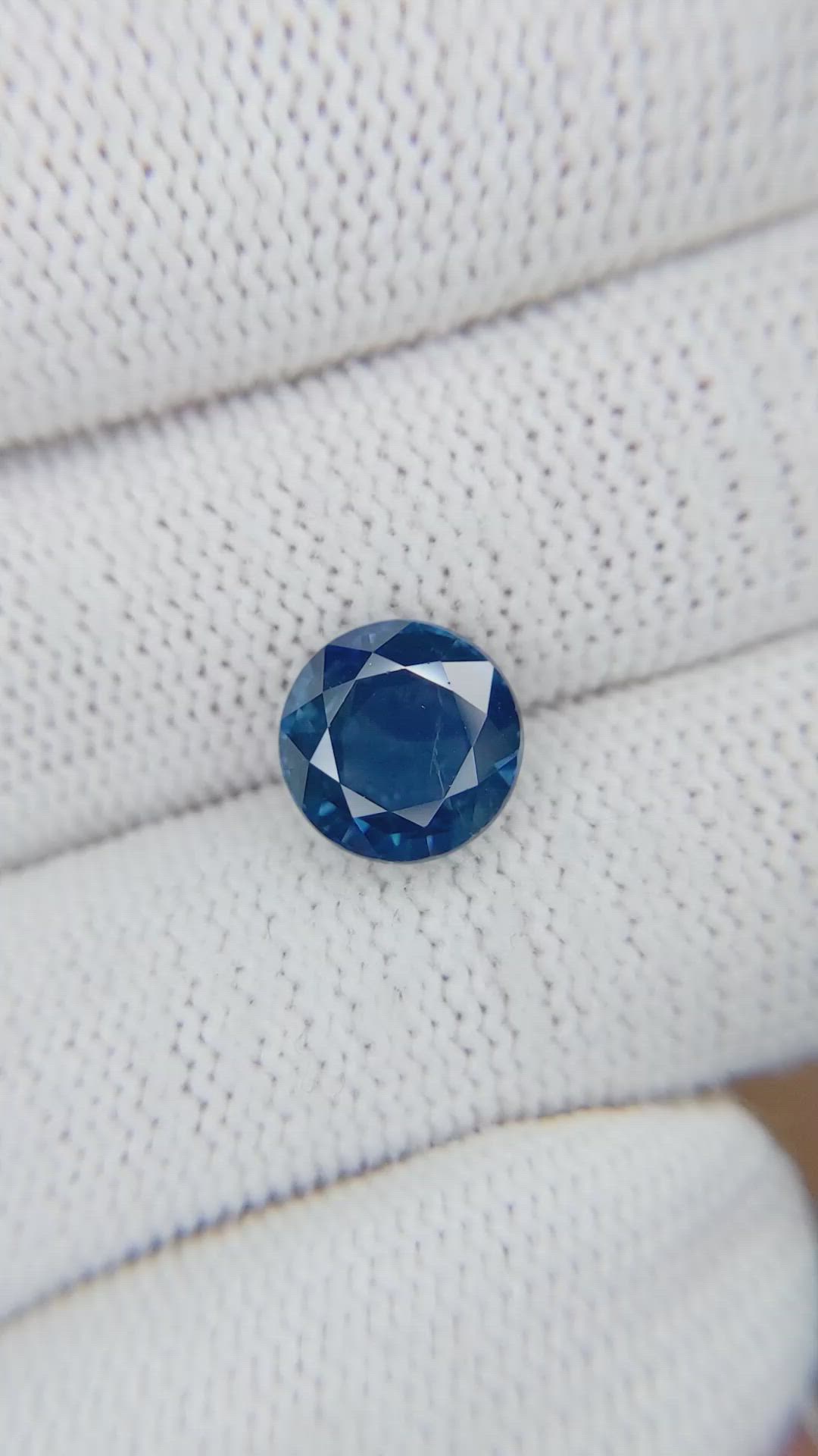 3.91 Ct. Blue Sapphire from Ceylon (Sri Lanka) Size Video