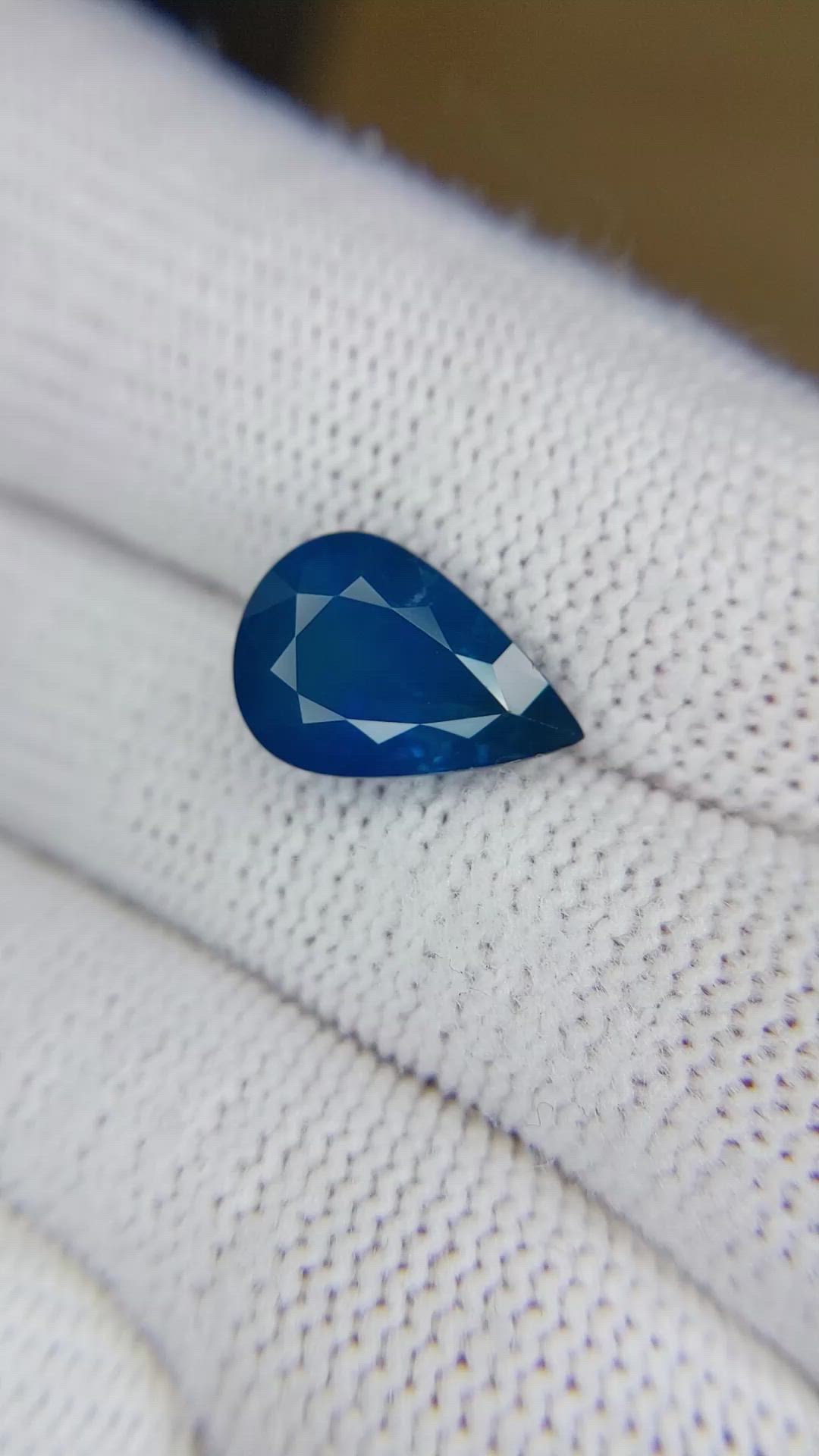 5.84 Ct. Blue Sapphire from Ceylon (Sri Lanka) Size Video