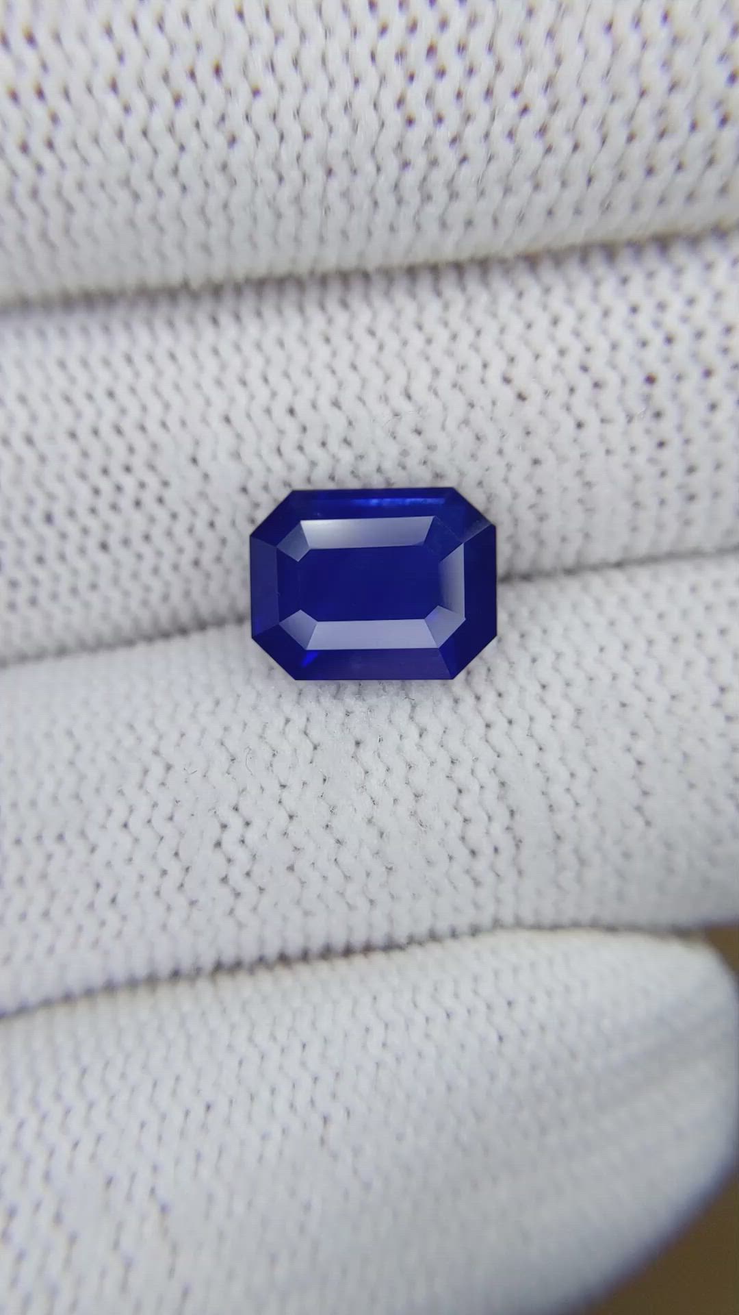 4.04 Ct. Blue Sapphire from Ceylon (Sri Lanka) Size Video