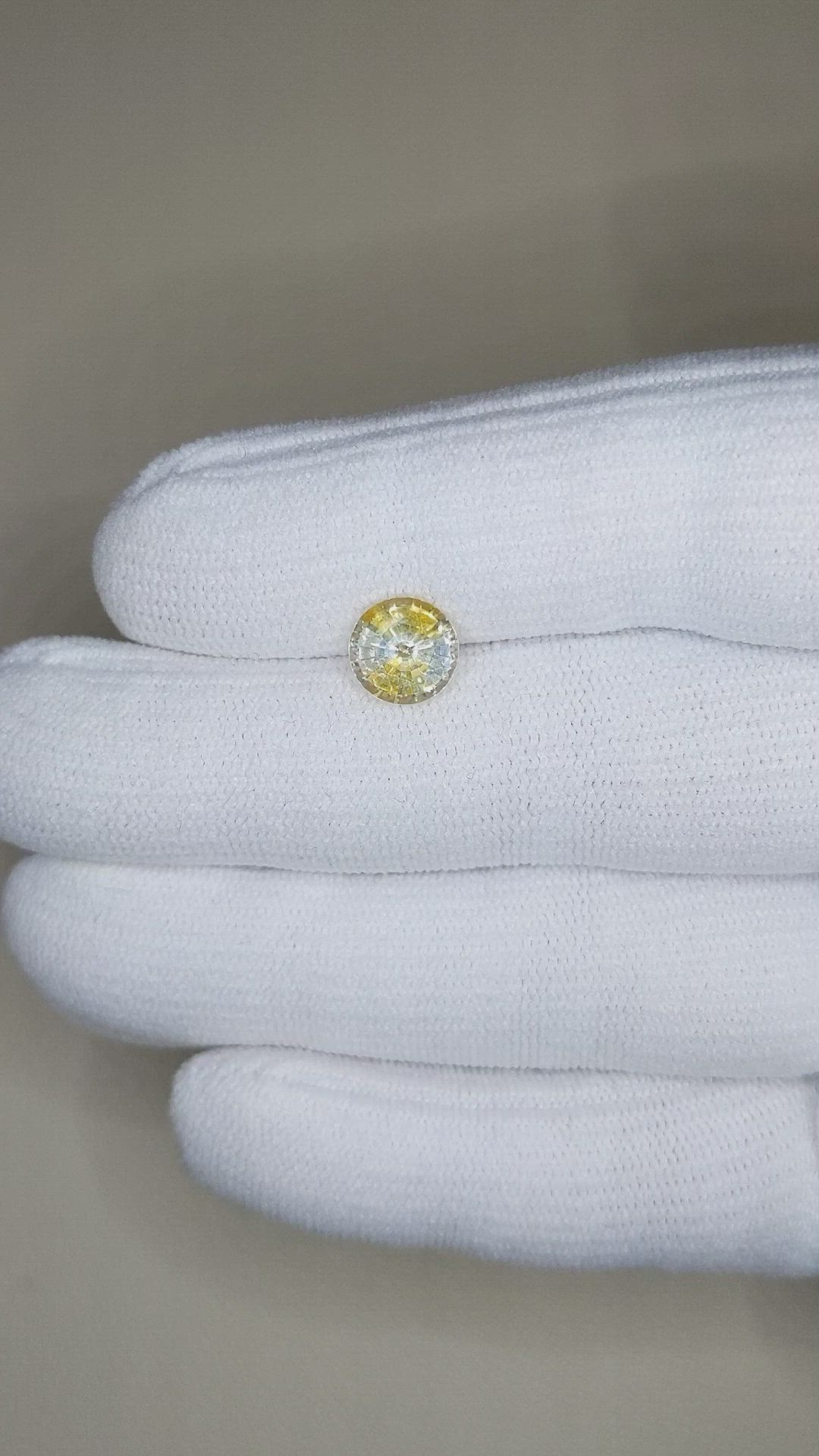 2.33 Ct. Bi Color Sapphire from Ceylon (Sri Lanka) Size Video