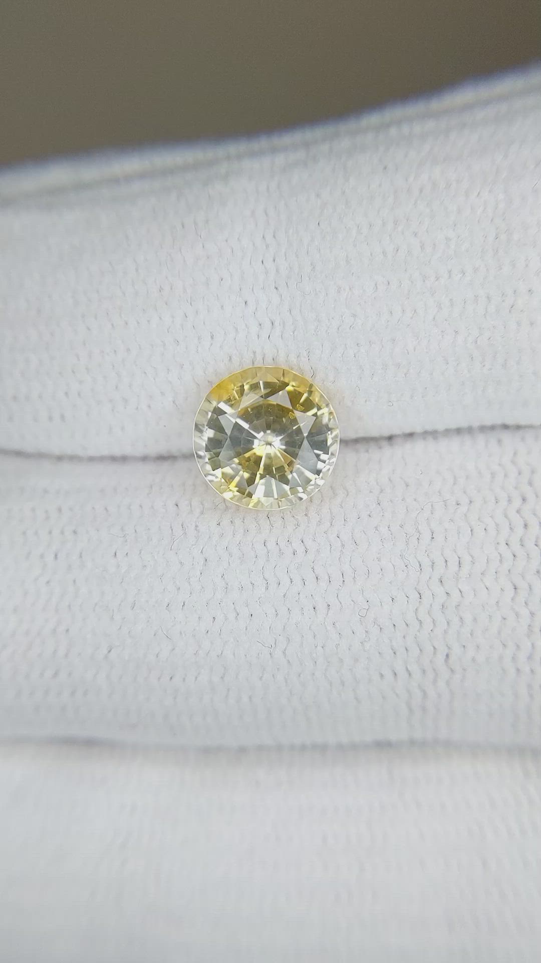2.33 Ct. Bi Color Sapphire from Ceylon (Sri Lanka) Size Video