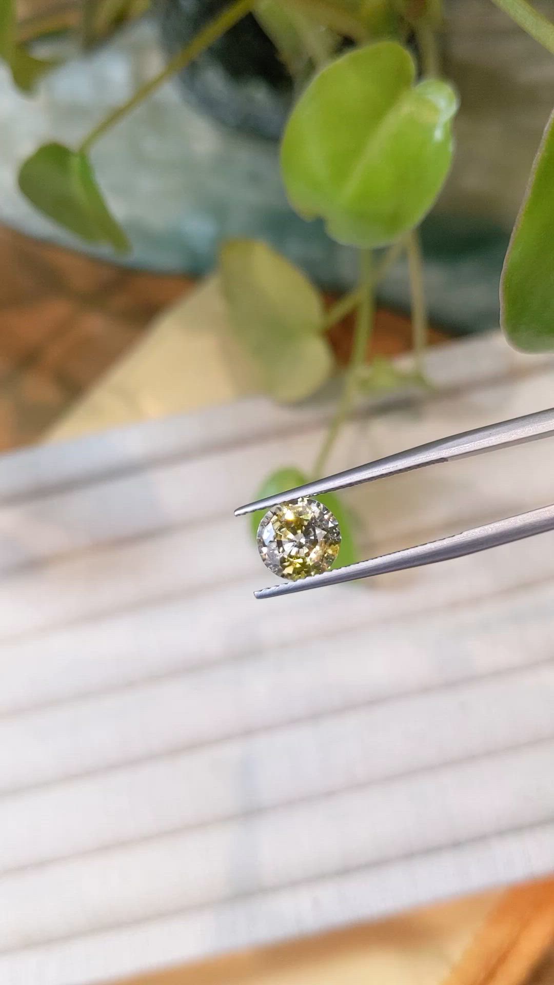 2.33 Ct. Bi Color Sapphire from Ceylon (Sri Lanka) Size Video