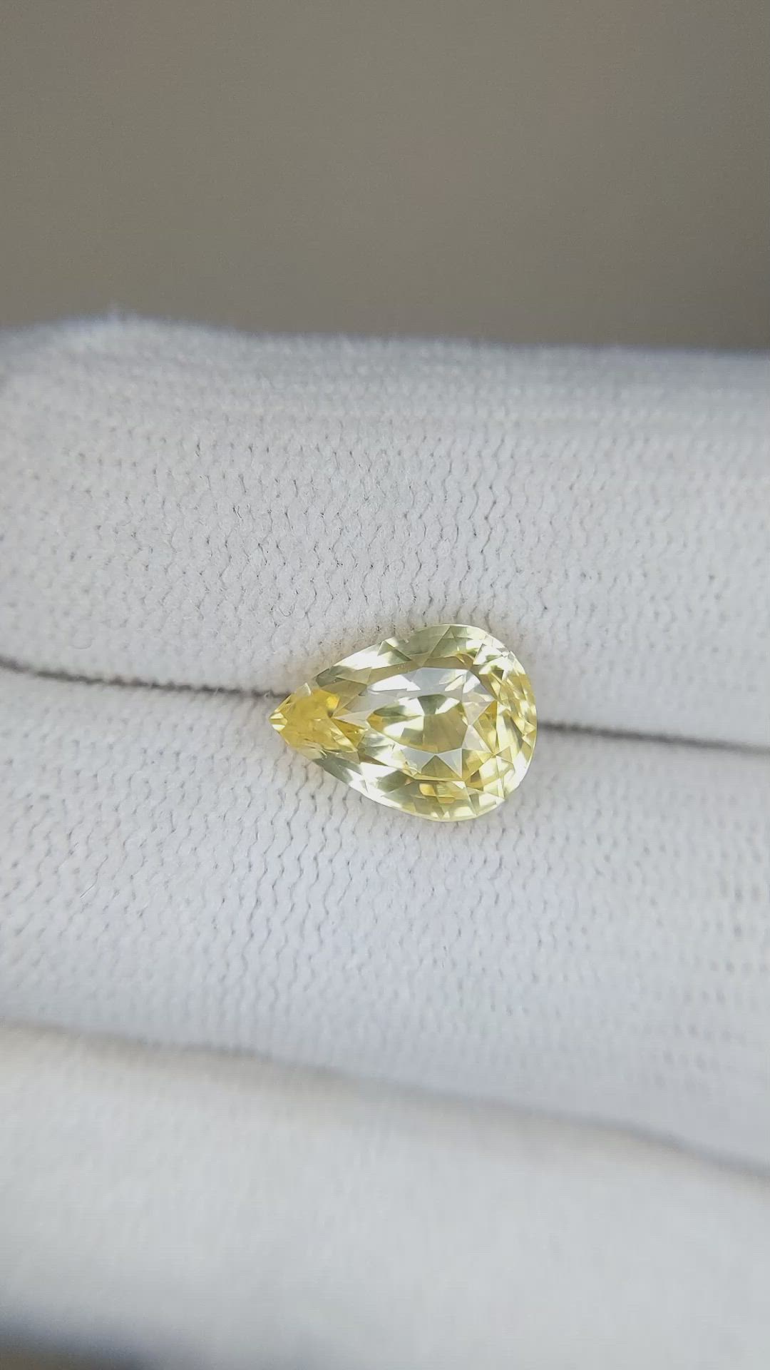 3.39 Ct. Yellow Sapphire from Ceylon (Sri Lanka) Size Video
