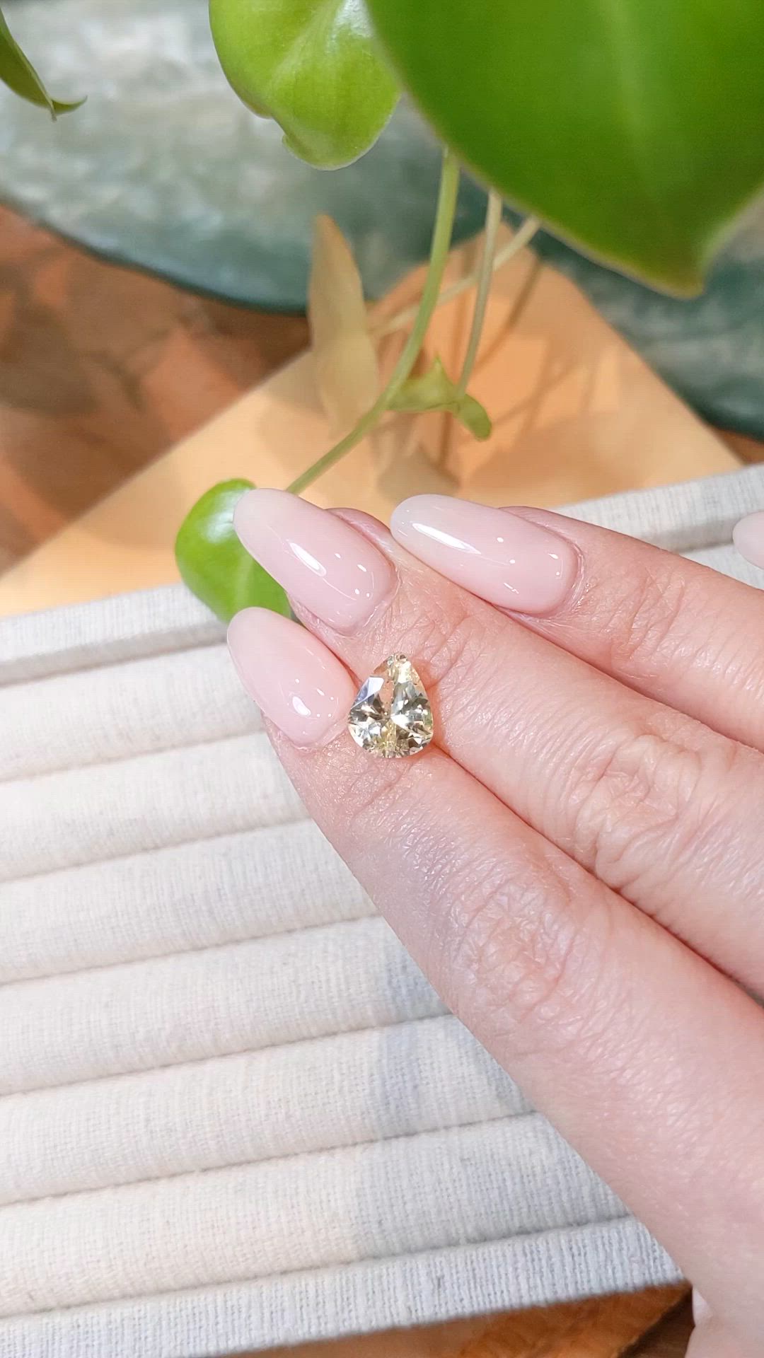 3.00 Ct. Yellow Sapphire from Ceylon (Sri Lanka) Size Video