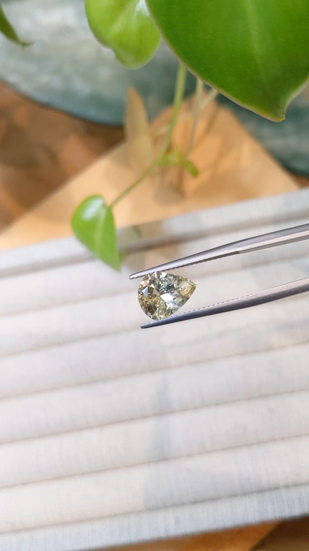 3.00 Ct. Yellow Sapphire from Ceylon (Sri Lanka) Size Video