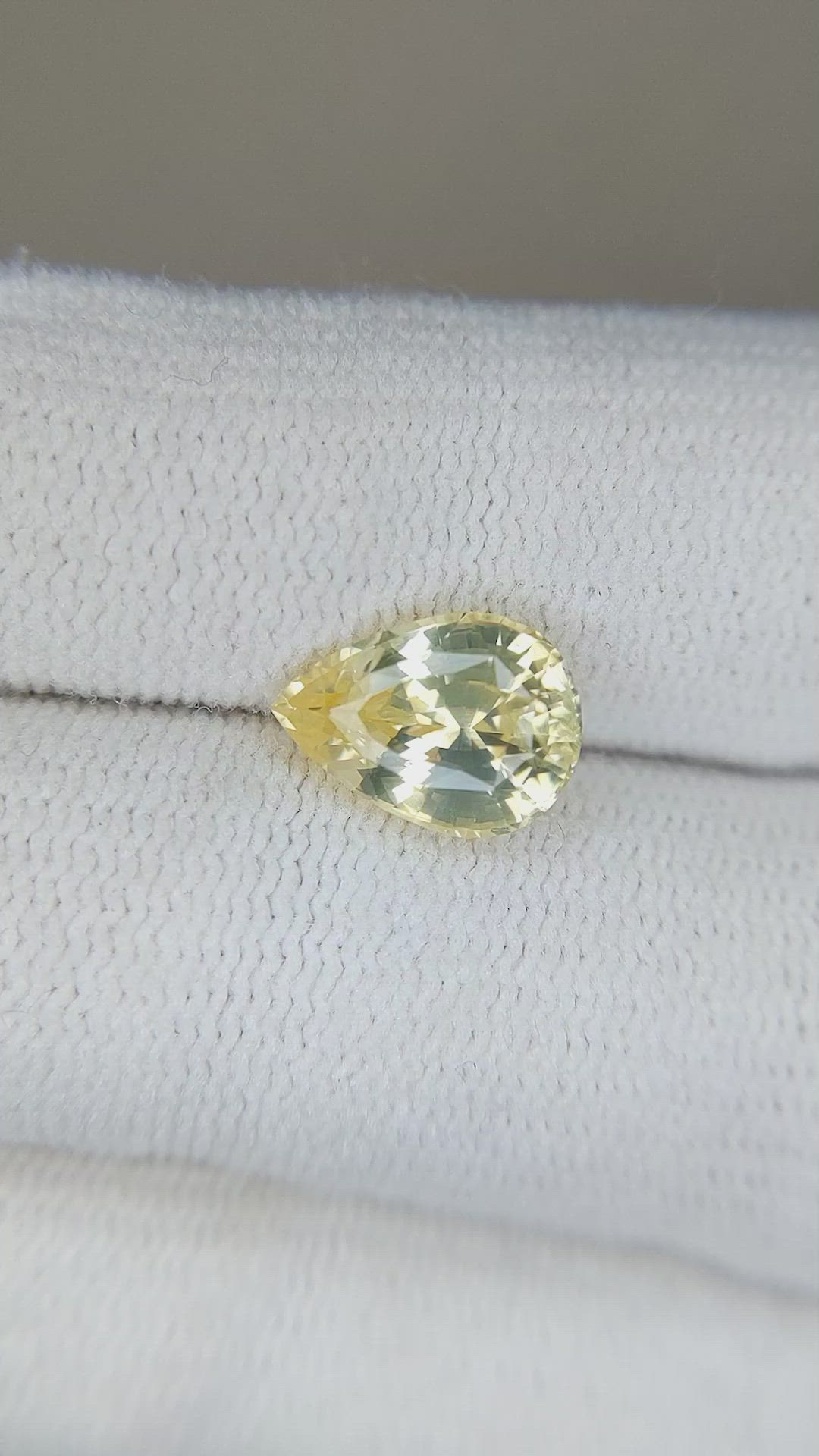 2.57 Ct. Yellow Sapphire from Ceylon (Sri Lanka) Size Video