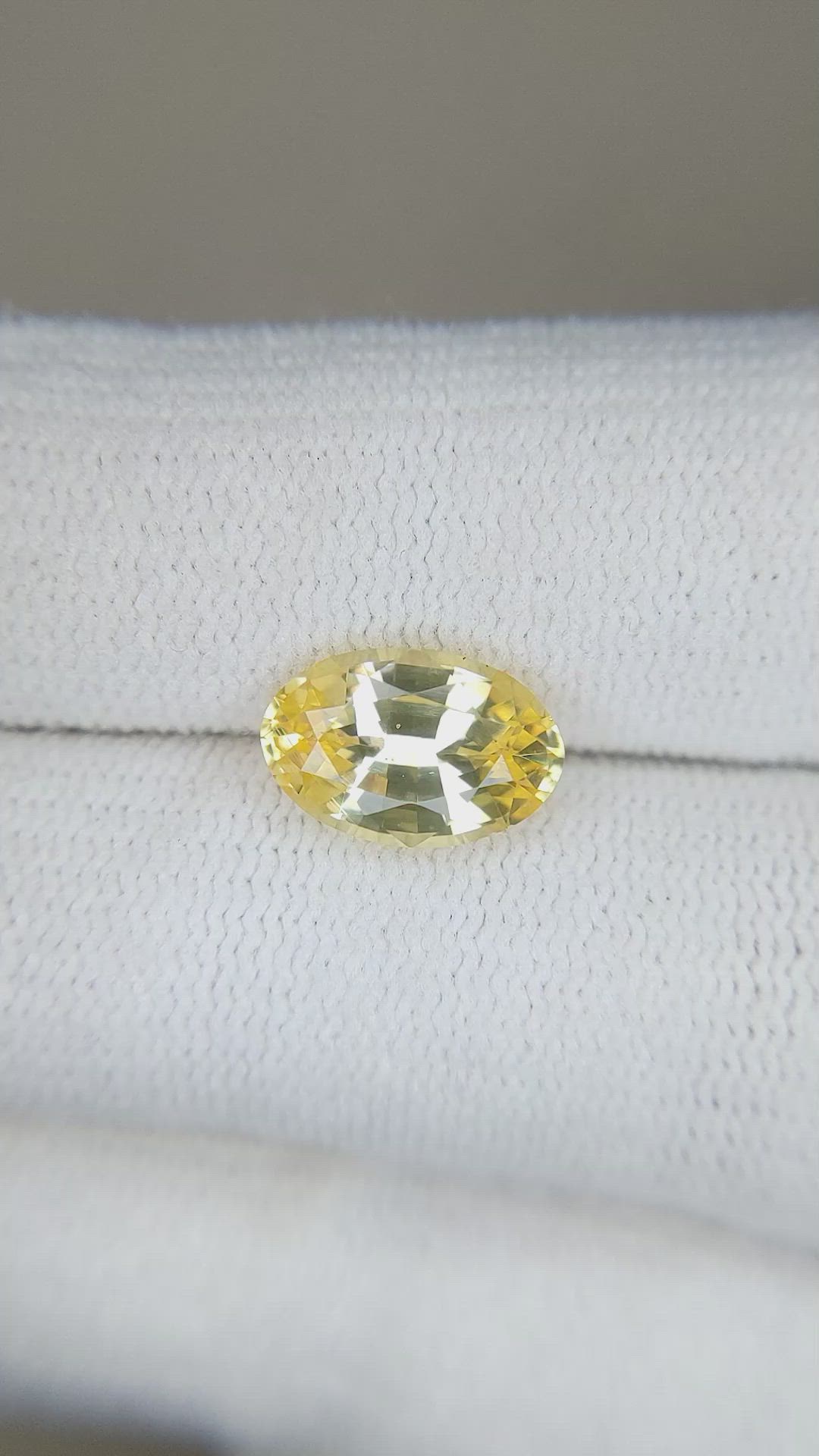 2.68 Ct. Yellow Sapphire from Ceylon (Sri Lanka) Size Video
