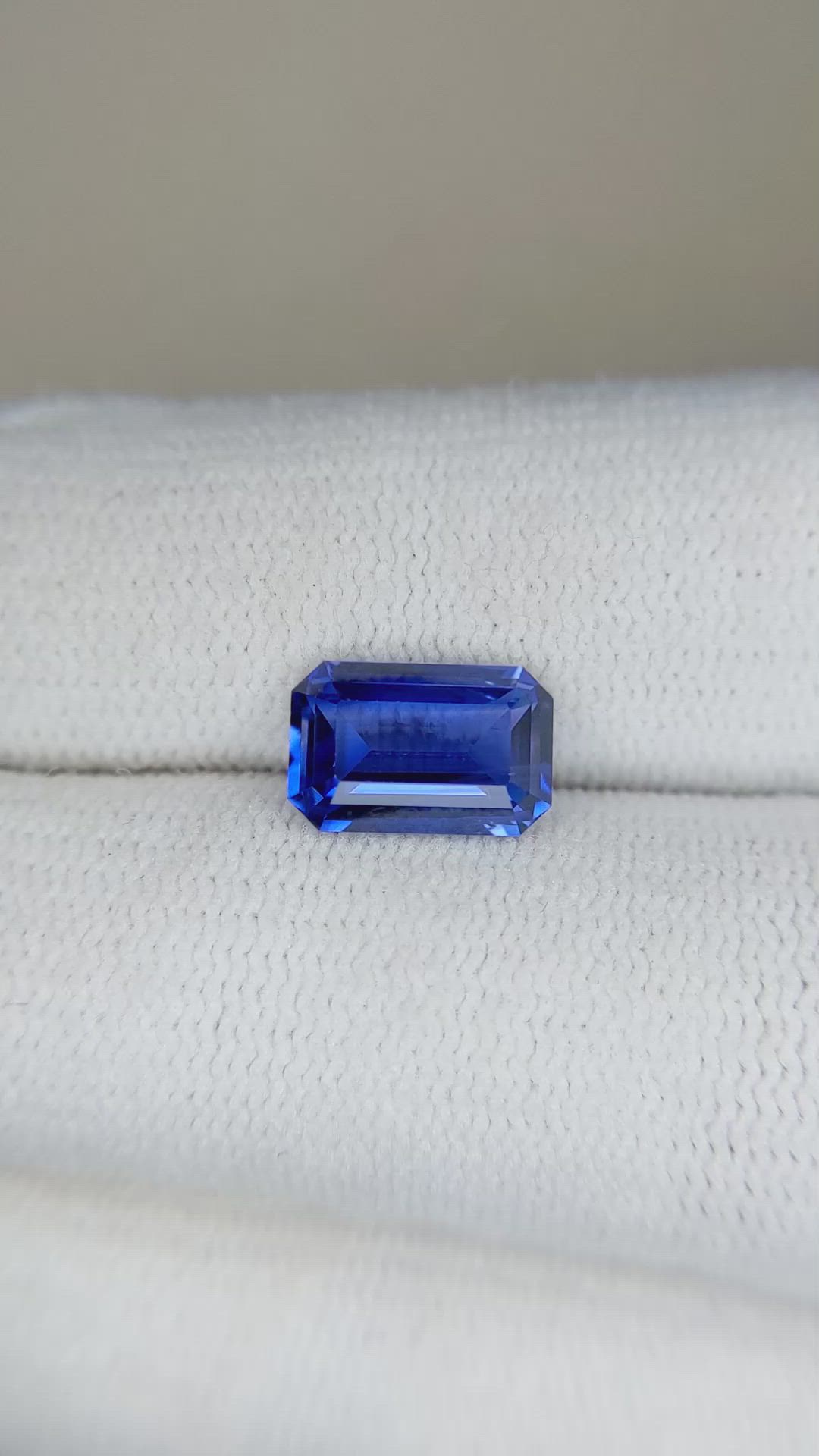2.26 Ct. Blue Sapphire from Ceylon (Sri Lanka) Size Video
