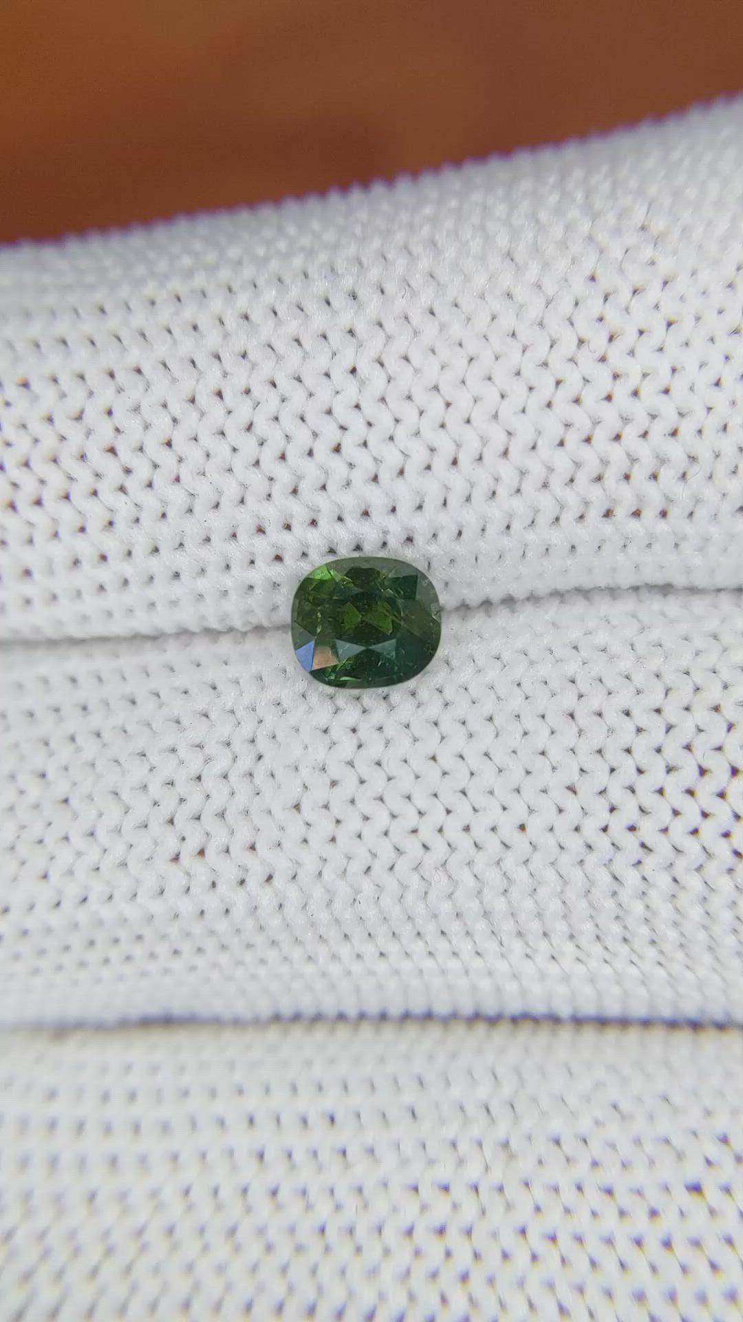 0.91 Ct. Green Sapphire from Ceylon (Sri Lanka) Size Video