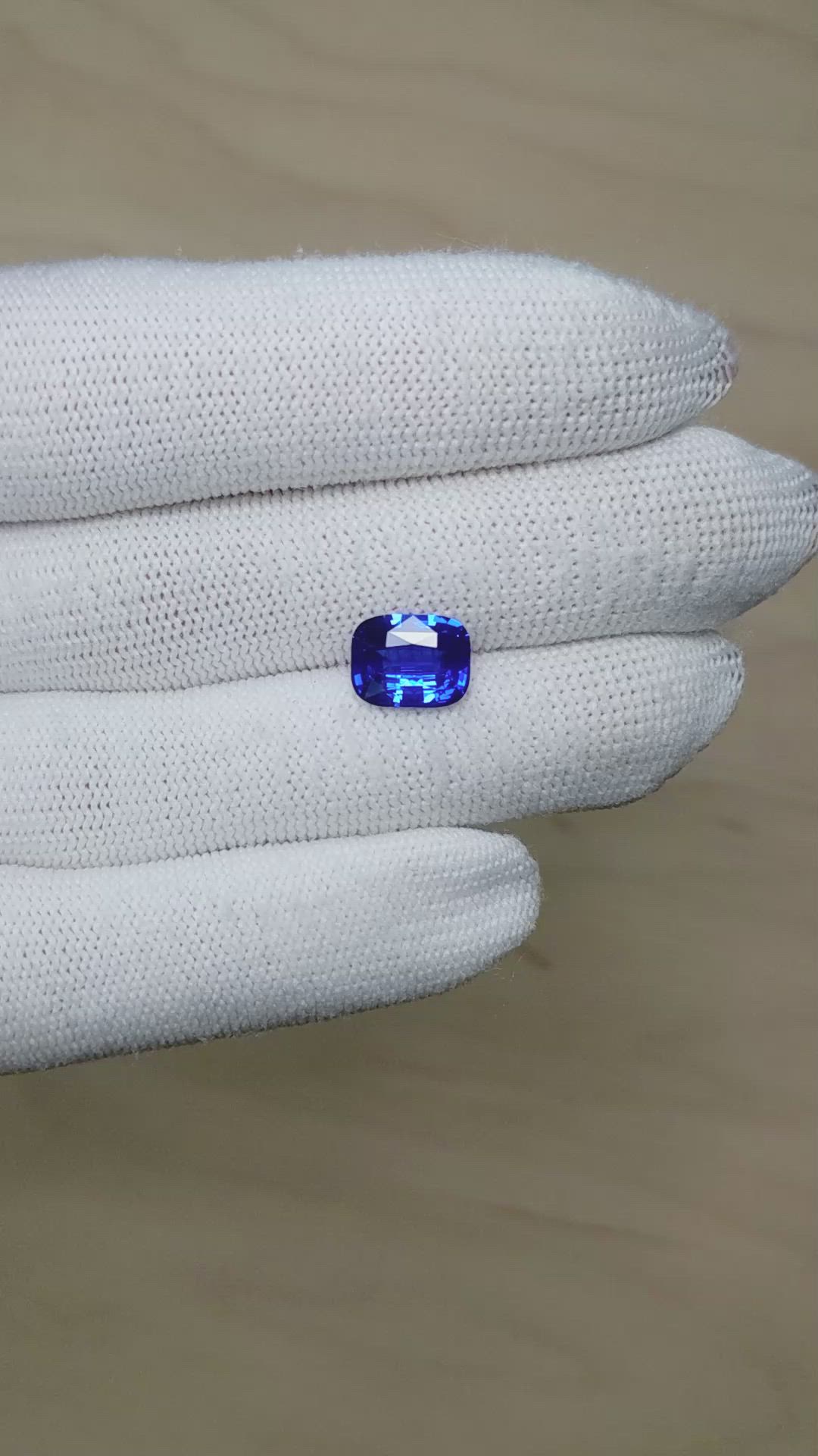 3.23 Ct. Blue Sapphire from Ceylon (Sri Lanka) Size Video