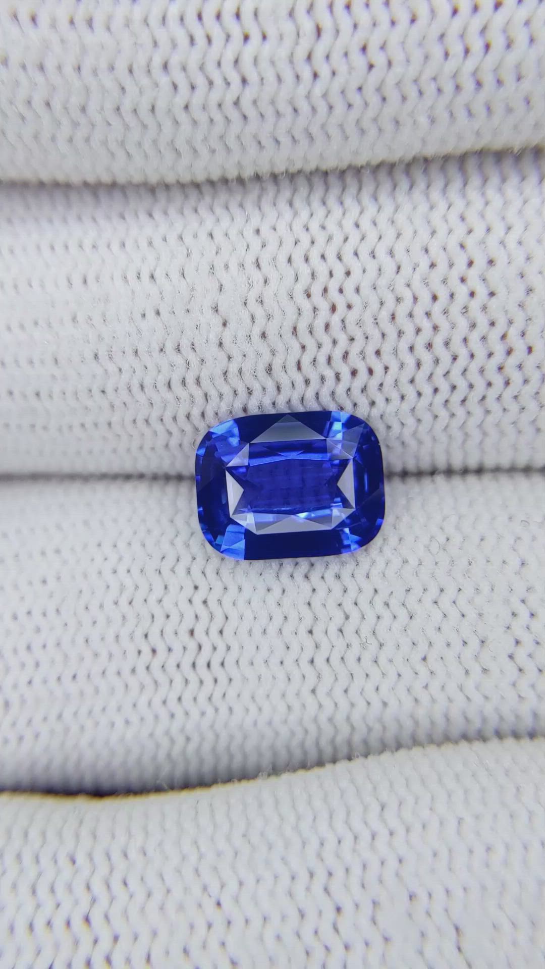 3.23 Ct. Blue Sapphire from Ceylon (Sri Lanka) Size Video