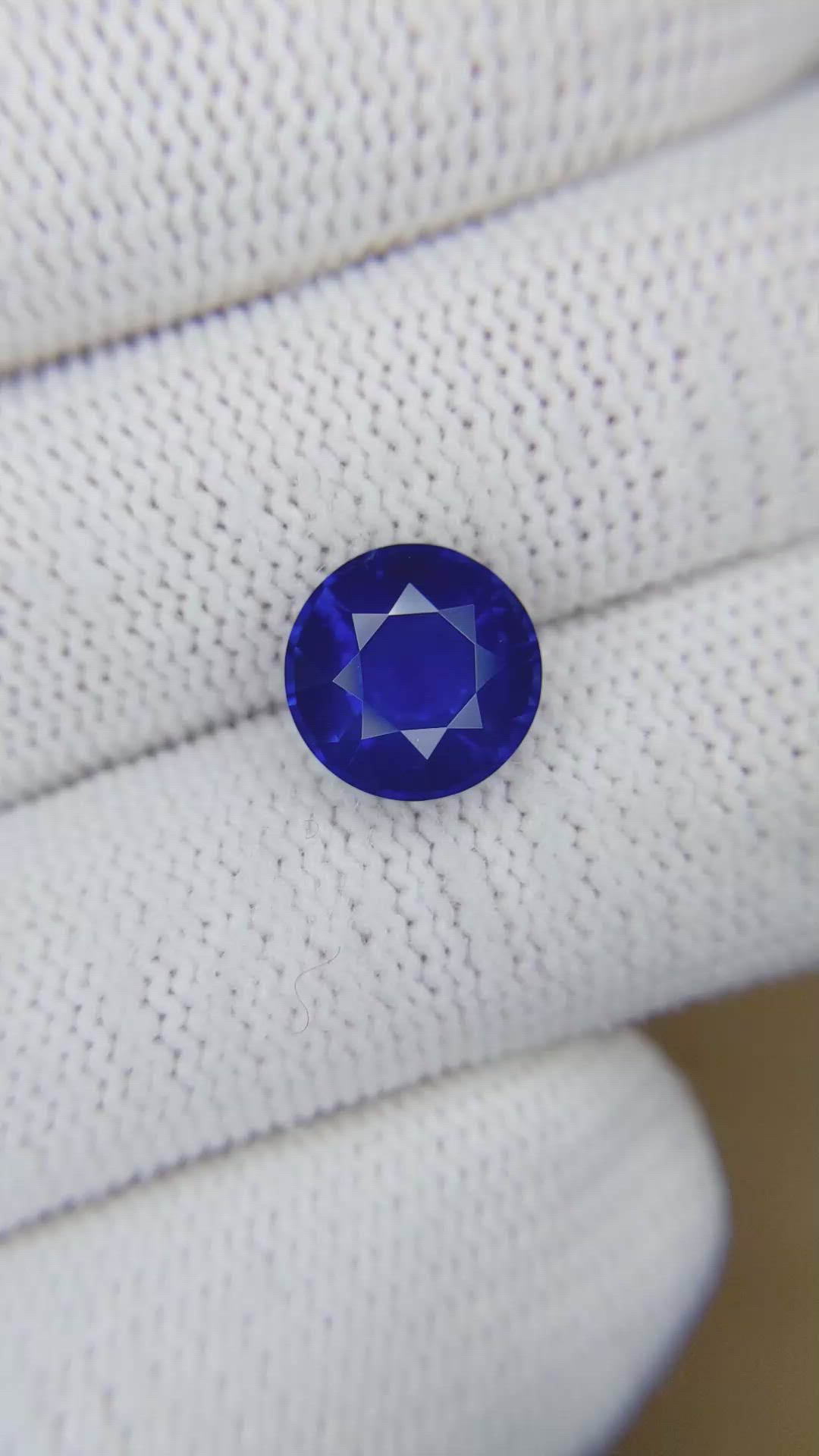 4.04 Ct. Blue Sapphire from Ceylon (Sri Lanka) Size Video