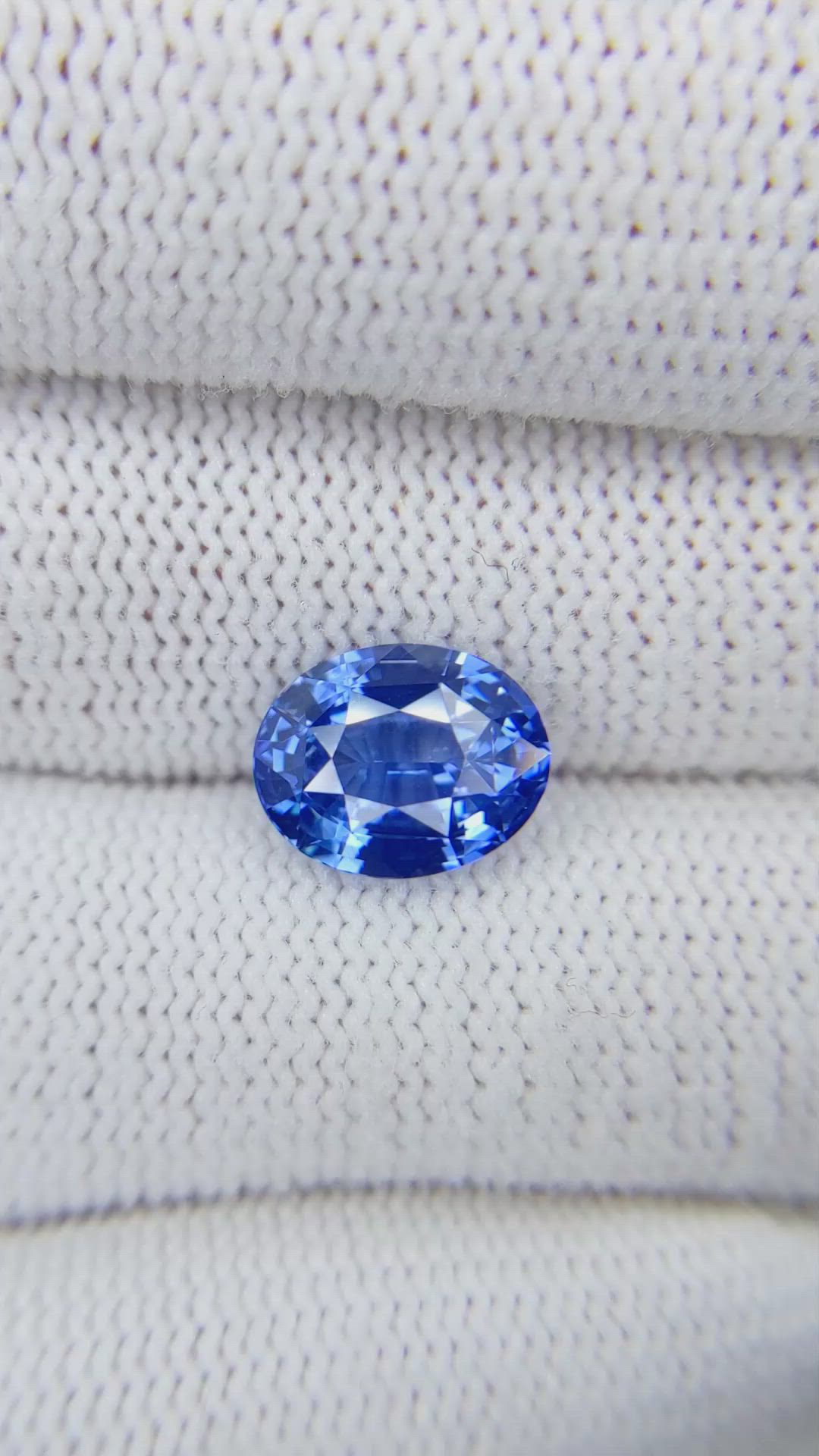 4.61 Ct. Blue Sapphire from Ceylon (Sri Lanka) Size Video