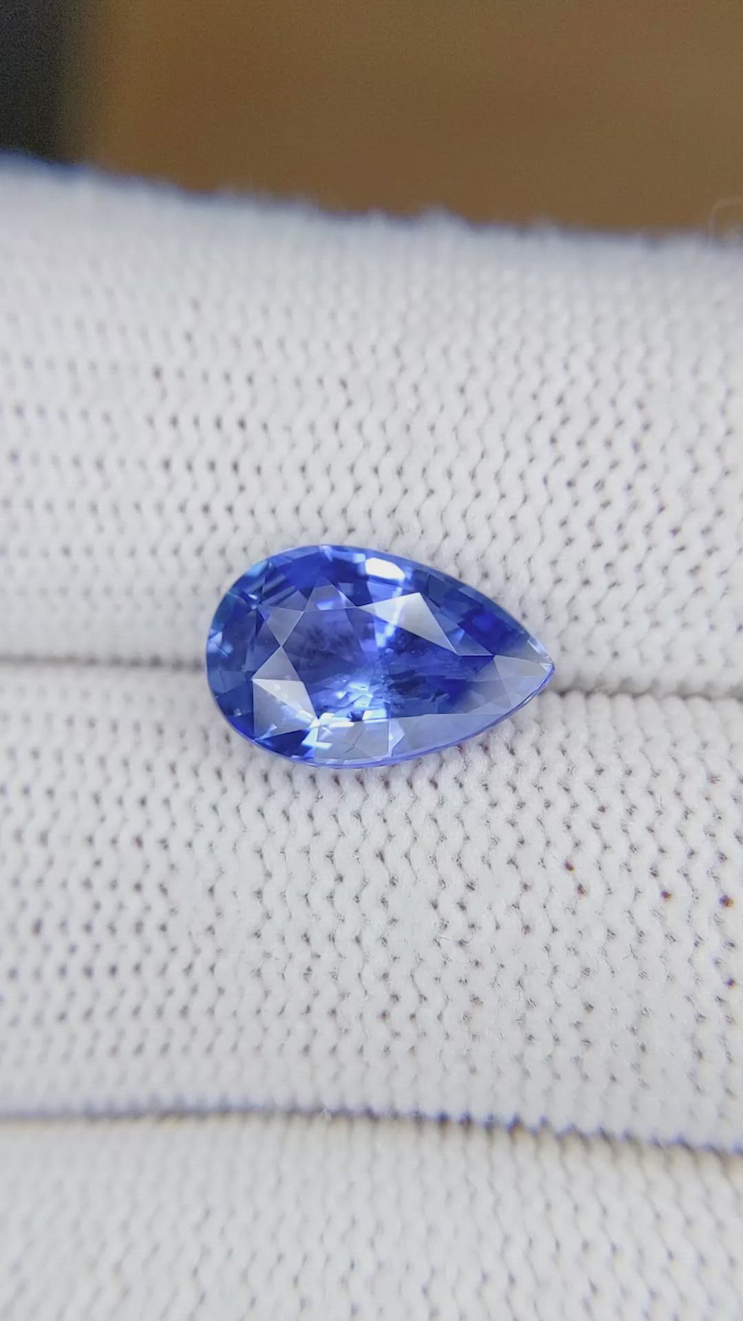 4.04 Ct. Blue Sapphire from Ceylon (Sri Lanka) Size Video