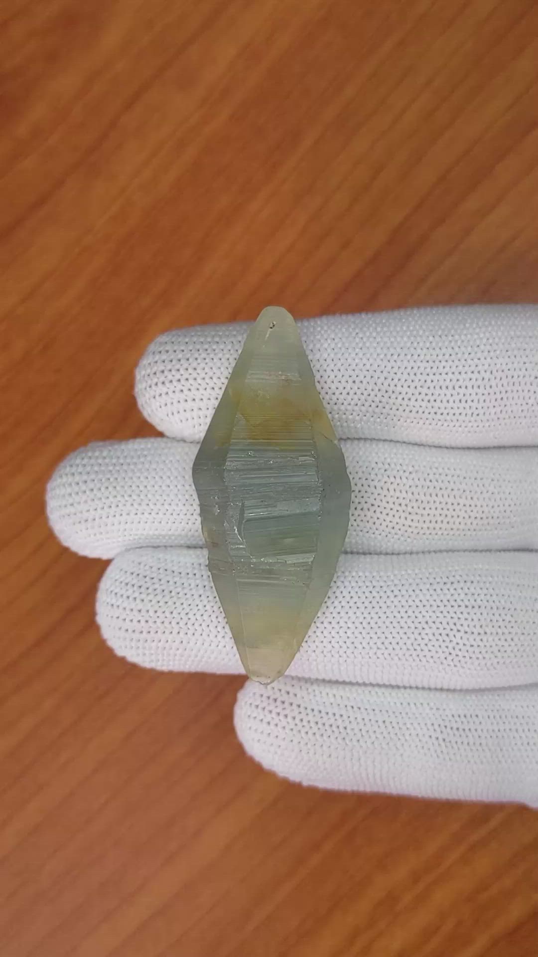 108.02 Ct. Bi Color Sapphire Crystal from Ceylon (Sri Lanka) Size Video