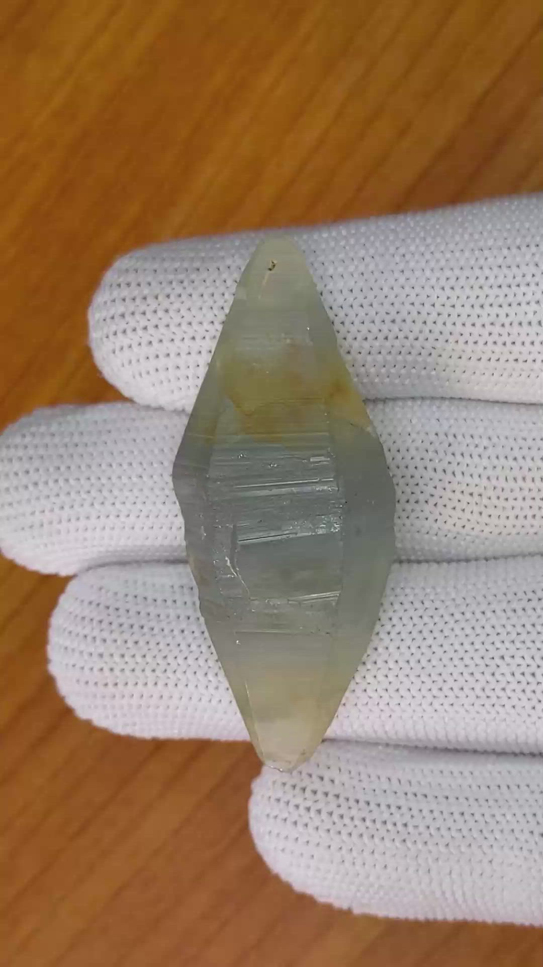 108.02 Ct. Bi Color Sapphire Crystal from Ceylon (Sri Lanka) Size Video