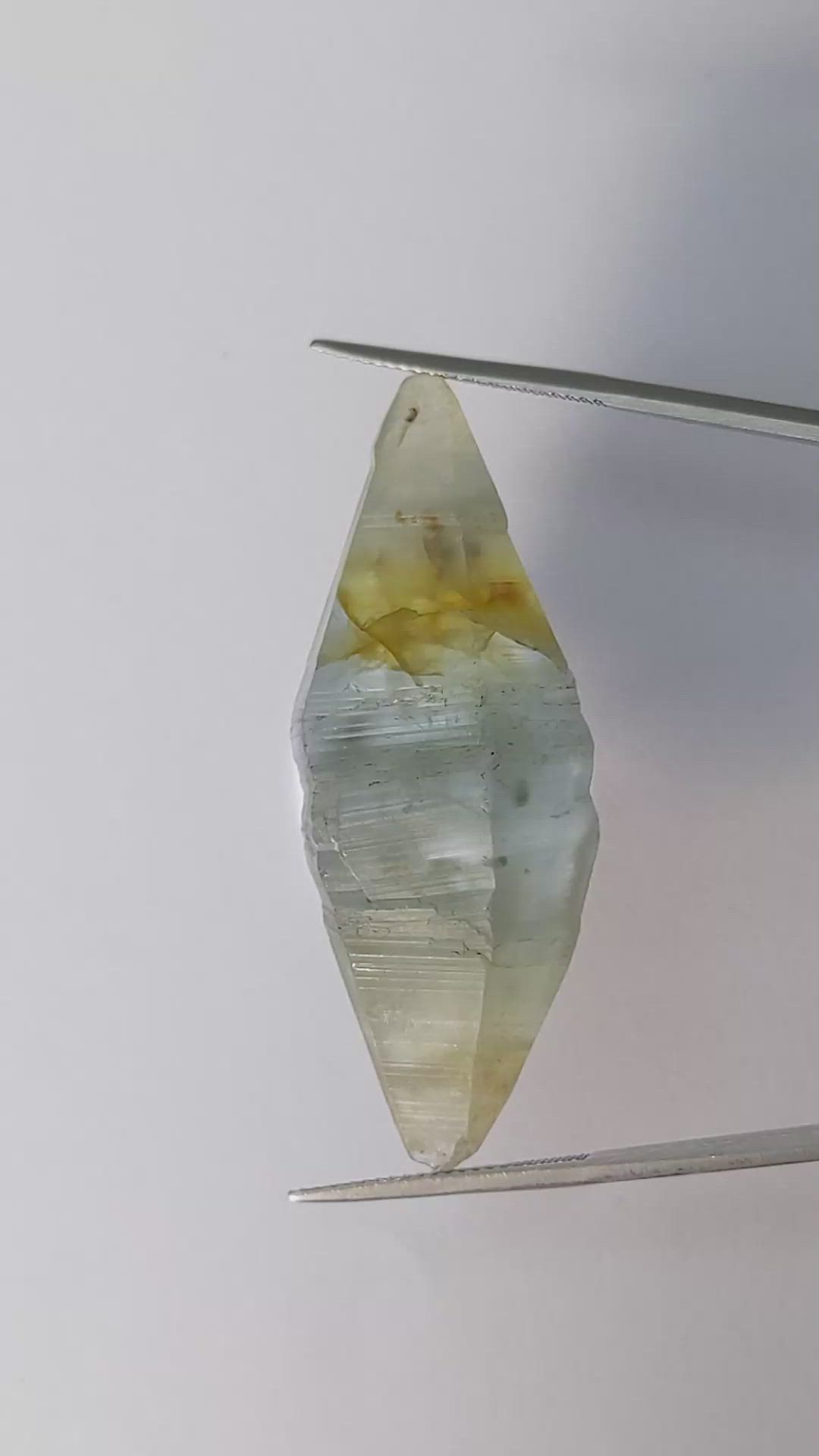 108.02 Ct. Bi Color Sapphire Crystal from Ceylon (Sri Lanka) Size Video