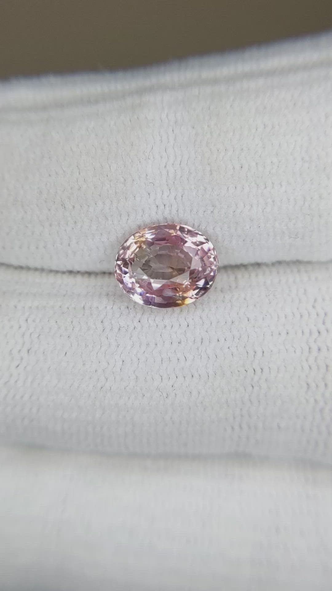3.09 Ct. Bi Color Sapphire from Ceylon (Sri Lanka) Size Video
