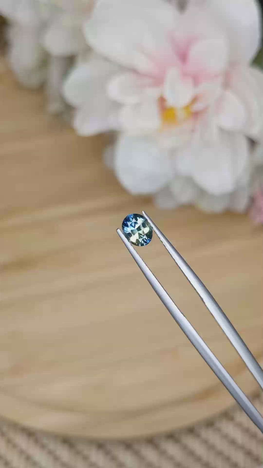 0.86 Ct. Bi Color Sapphire from Ceylon (Sri Lanka) Size Video