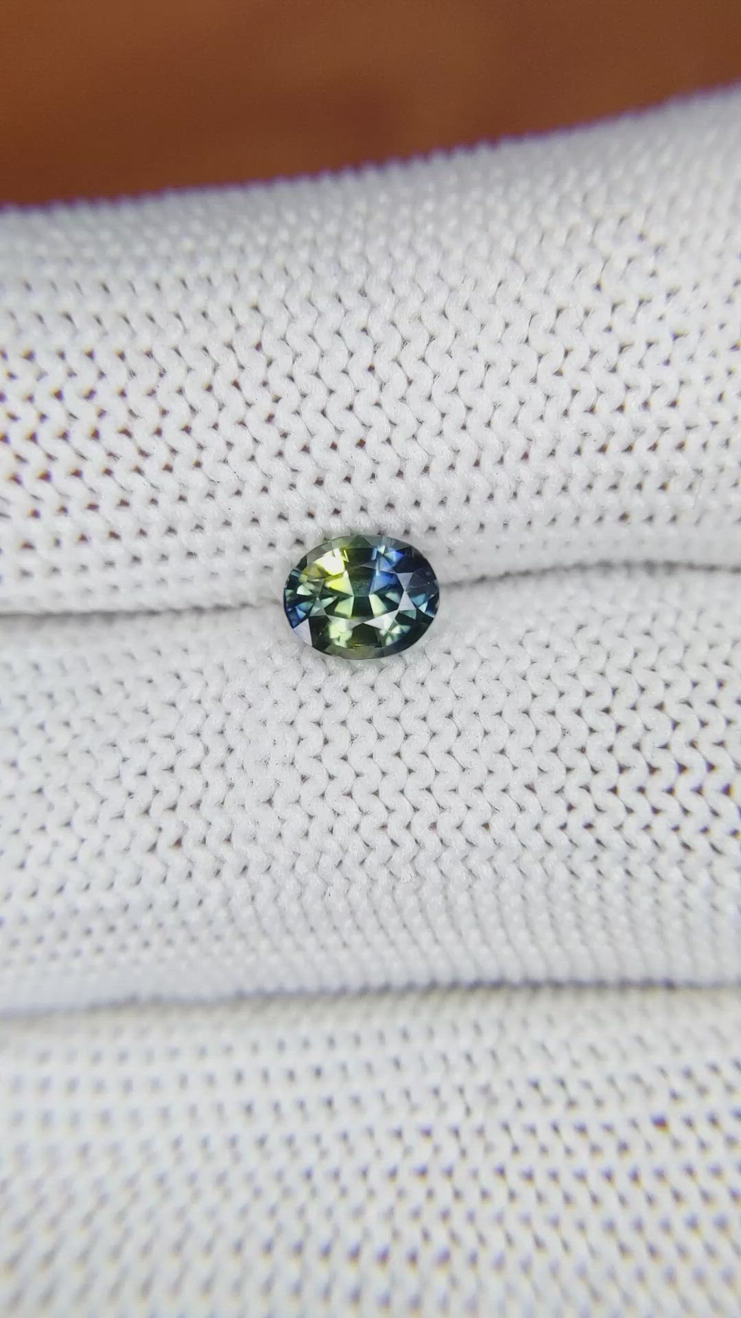 0.86 Ct. Bi Color Sapphire from Ceylon (Sri Lanka) Size Video