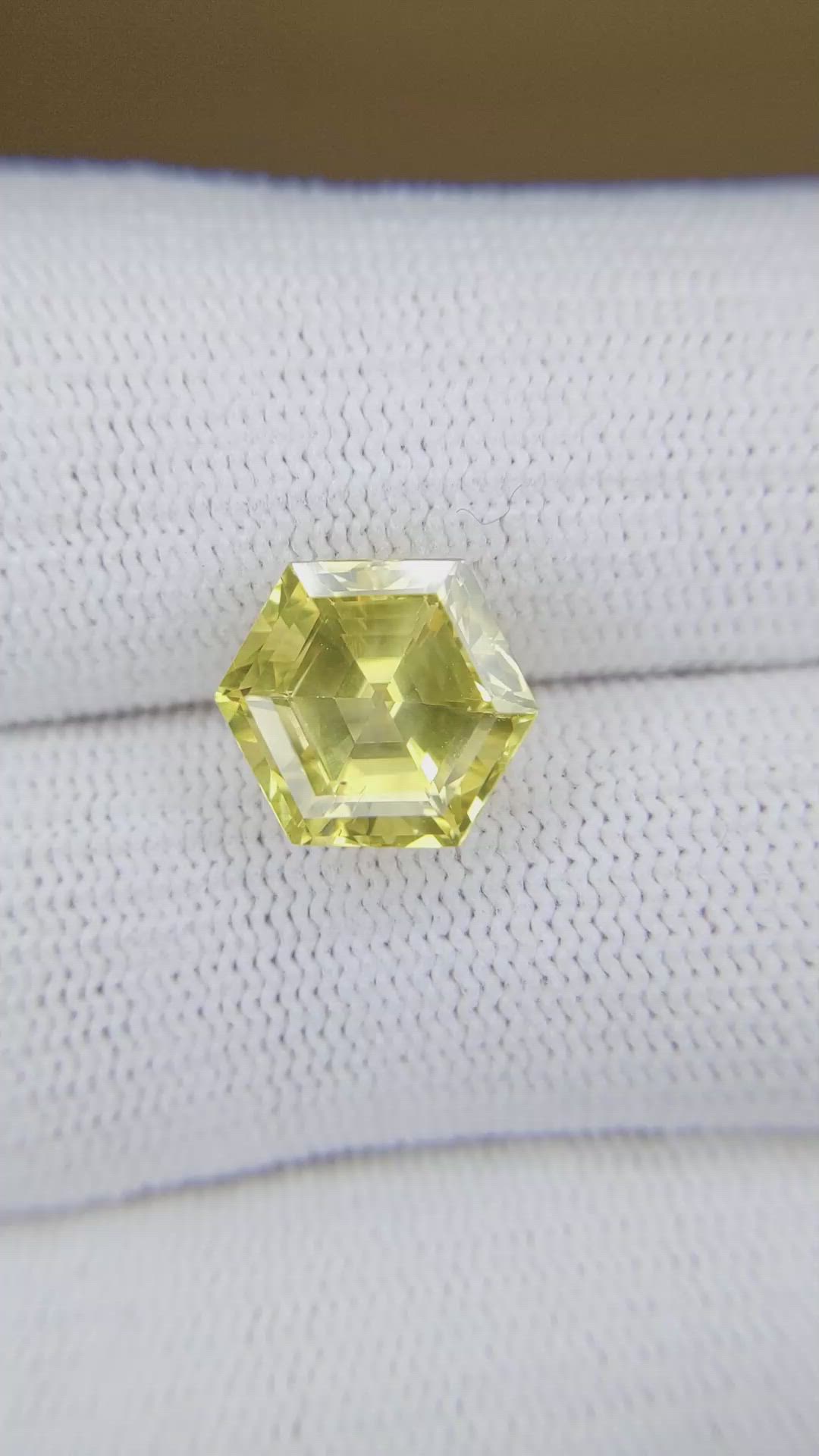 6.20 Ct. Yellow Sapphire from Ceylon (Sri Lanka) Size Video