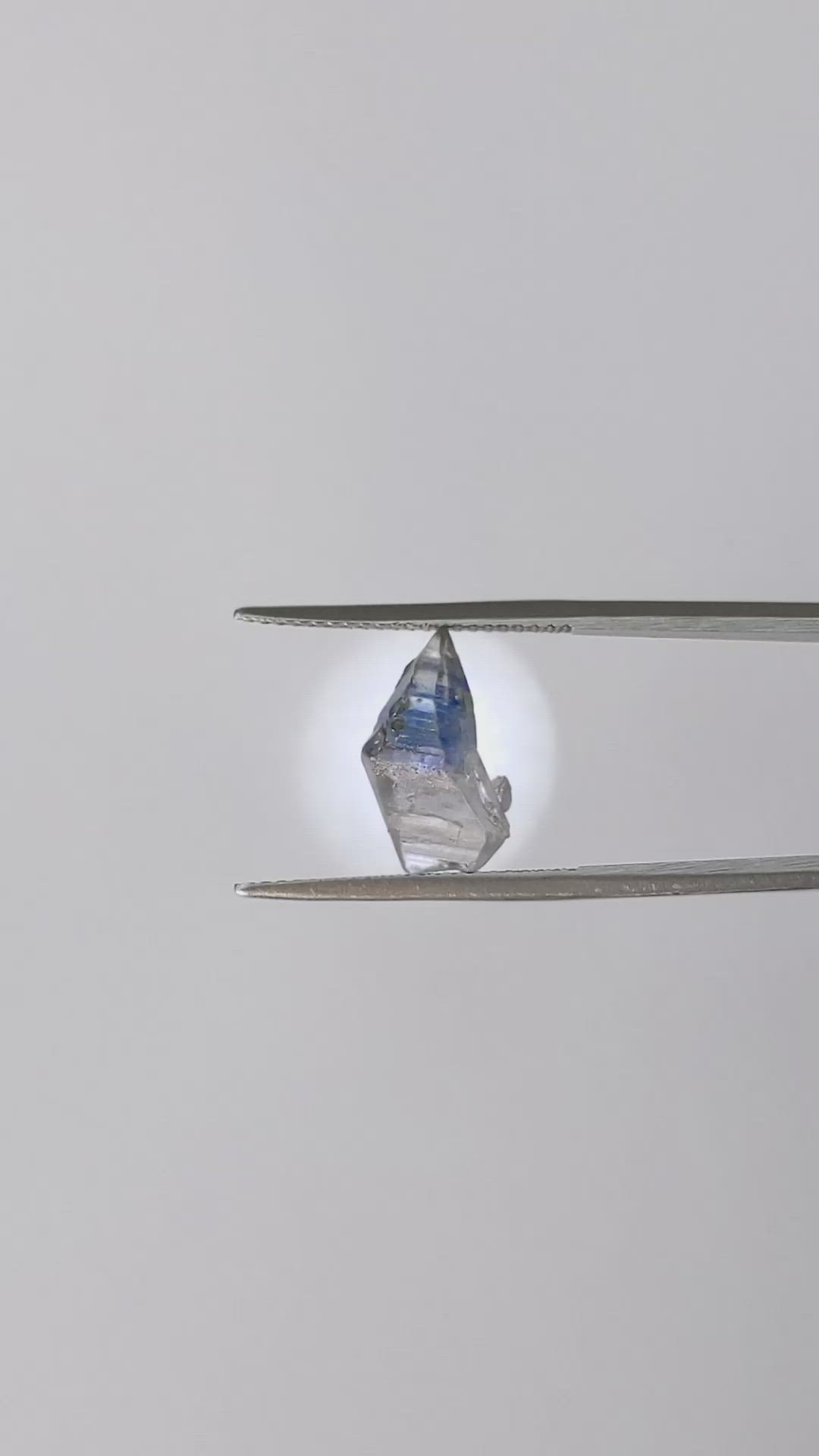 3.60 Ct. Bi Color Sapphire Crystal from Ceylon (Sri Lanka) Size Video