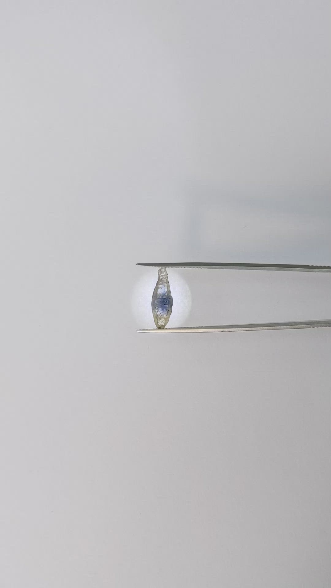 3.61 Ct. Bi Color Sapphire Crystal from Ceylon (Sri Lanka) Size Video