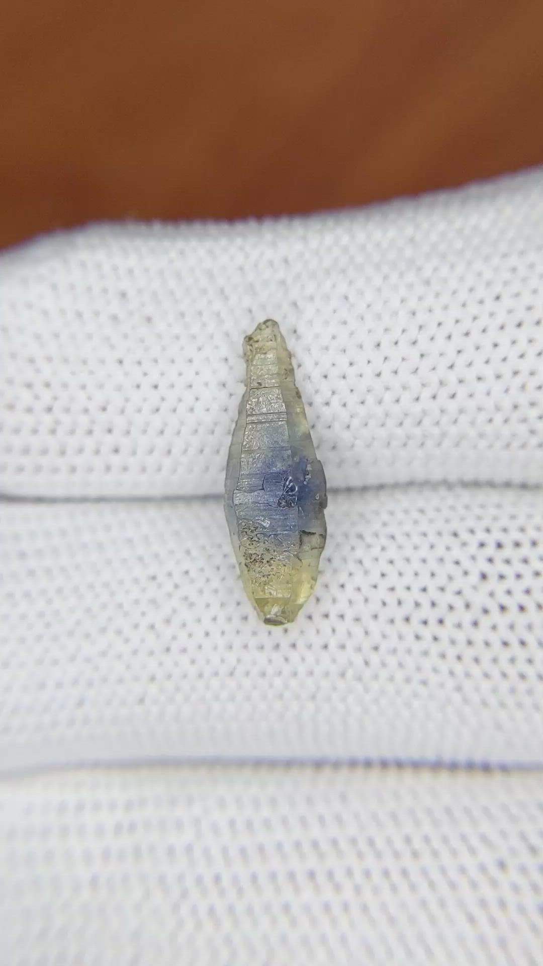 3.61 Ct. Bi Color Sapphire Crystal from Ceylon (Sri Lanka) Size Video