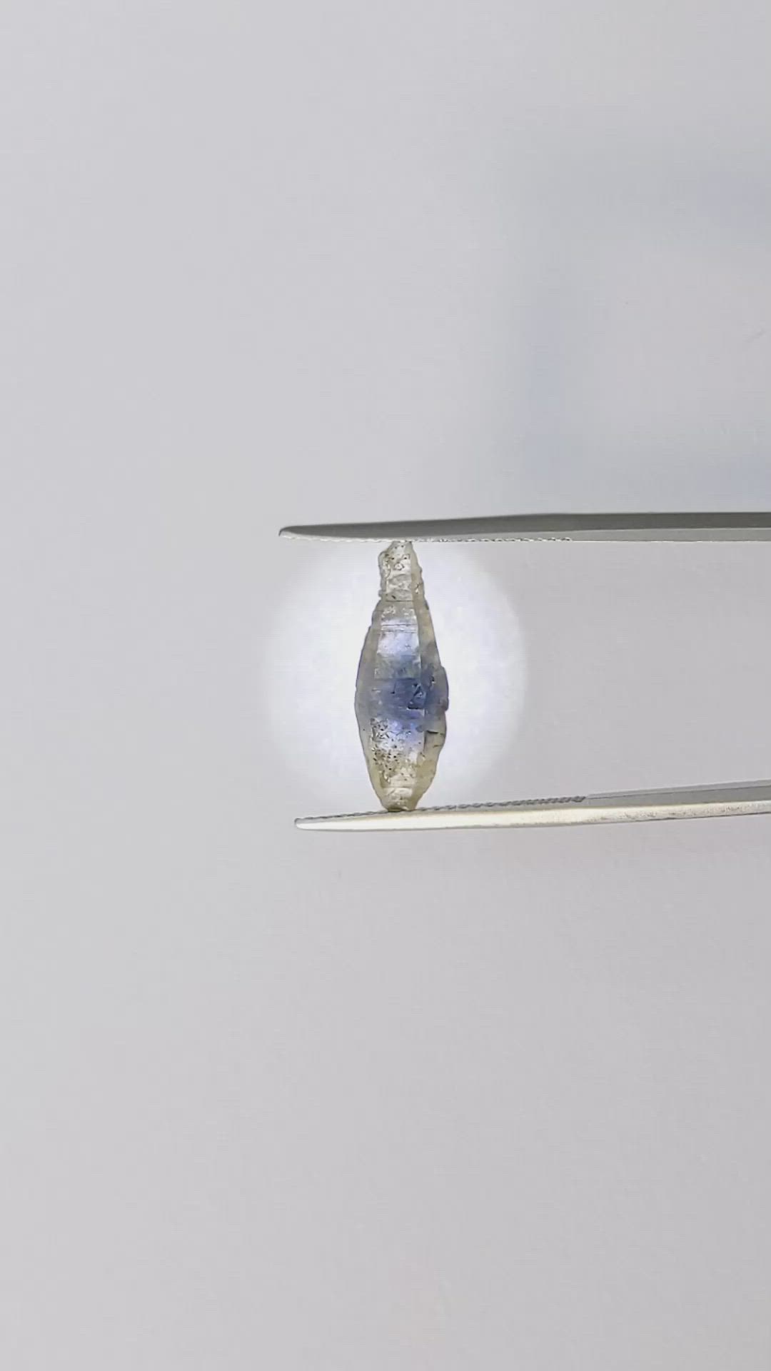 3.61 Ct. Bi Color Sapphire Crystal from Ceylon (Sri Lanka) Size Video