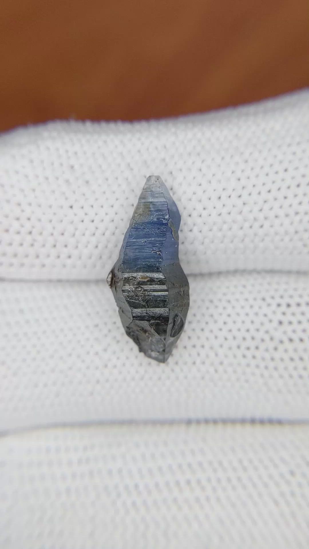 6.33 Ct. Bi Color Sapphire Crystal from Ceylon (Sri Lanka) Size Video