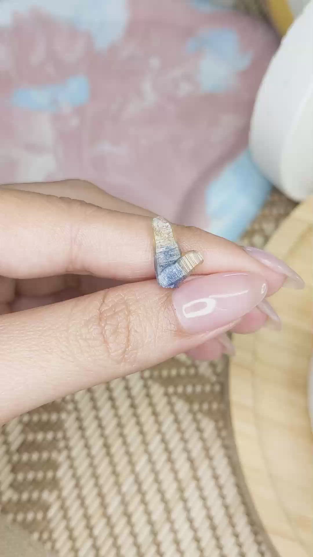 3.52 Ct. Bi Color Sapphire Crystal from Ceylon (Sri Lanka) Size Video