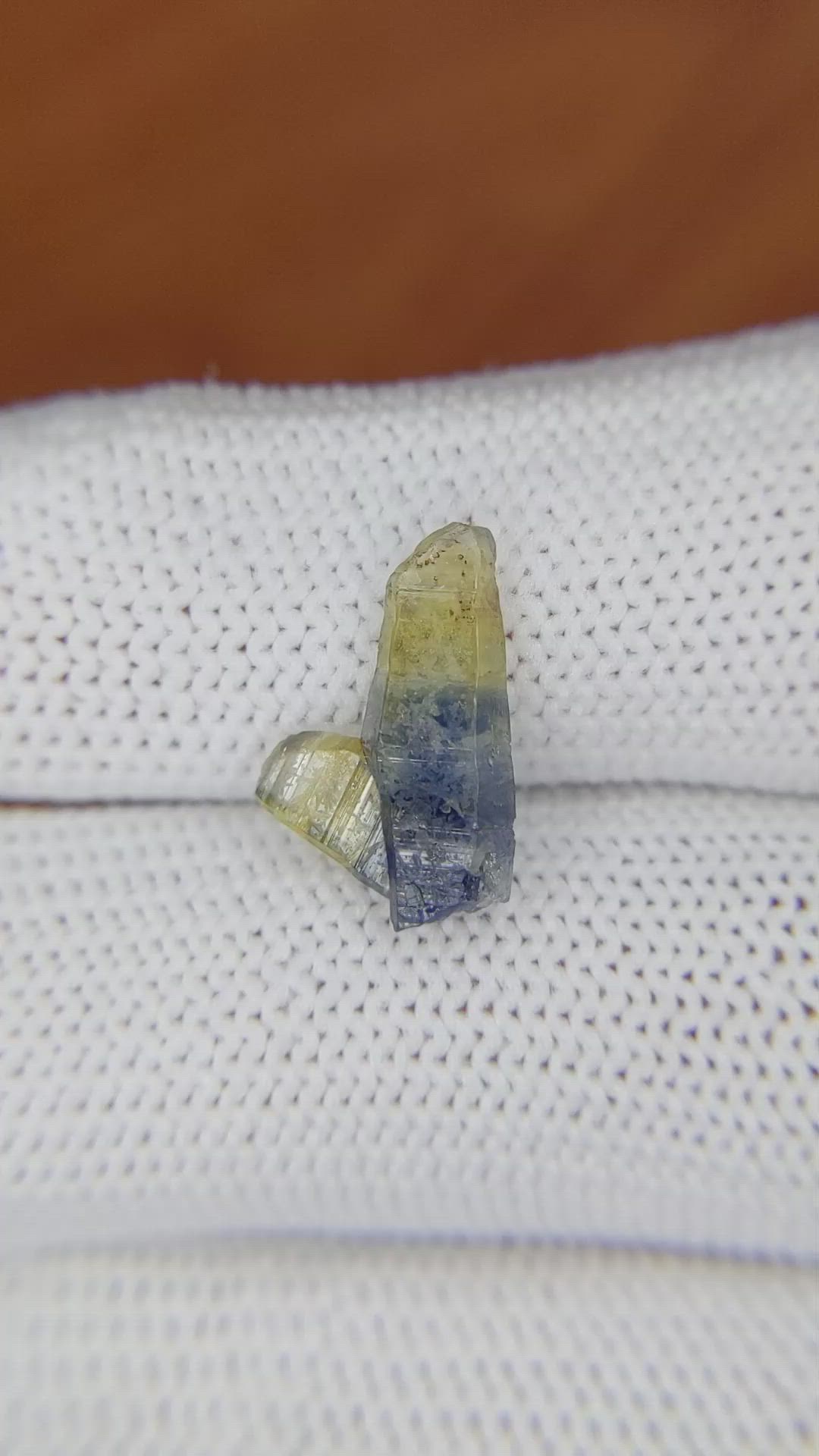3.52 Ct. Bi Color Sapphire Crystal from Ceylon (Sri Lanka) Size Video
