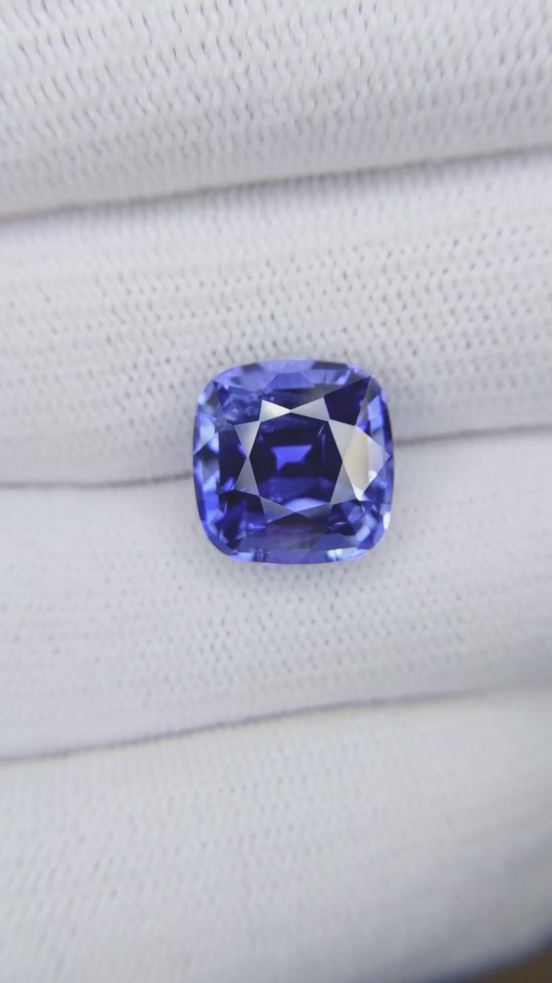 8.97 Ct. Blue Sapphire from Ceylon (Sri Lanka) Size Video