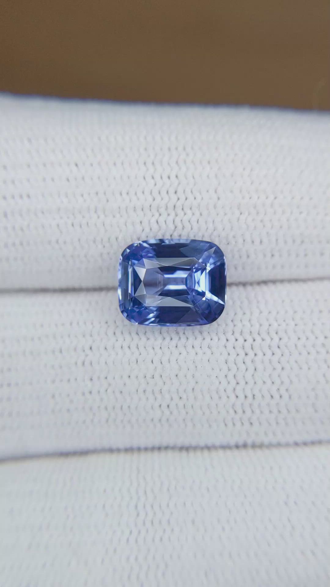 4.04 Ct. Blue Sapphire from Ceylon (Sri Lanka) Size Video
