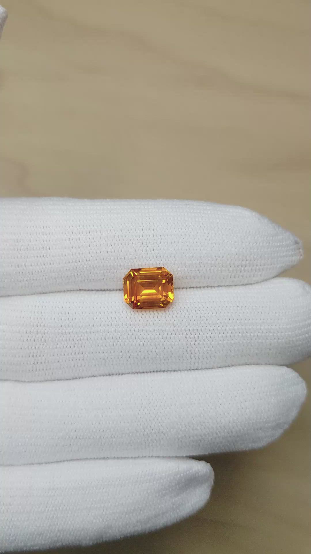 4.50 Ct. Yellowish Orange Sapphire from Ceylon (Sri Lanka) Size Video