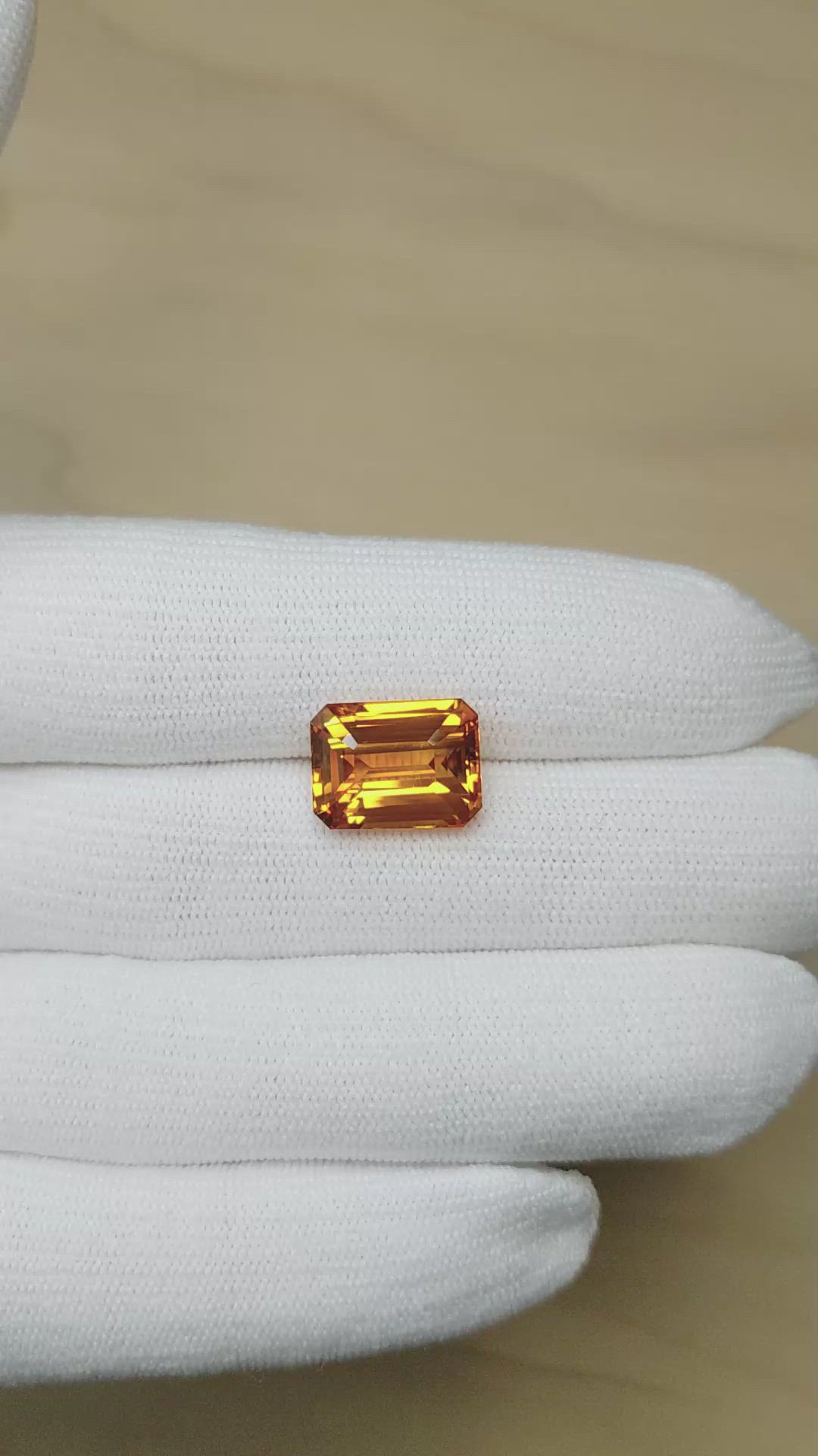 10.08 Ct. Yellowish Orange Sapphire from Ceylon (Sri Lanka) Size Video