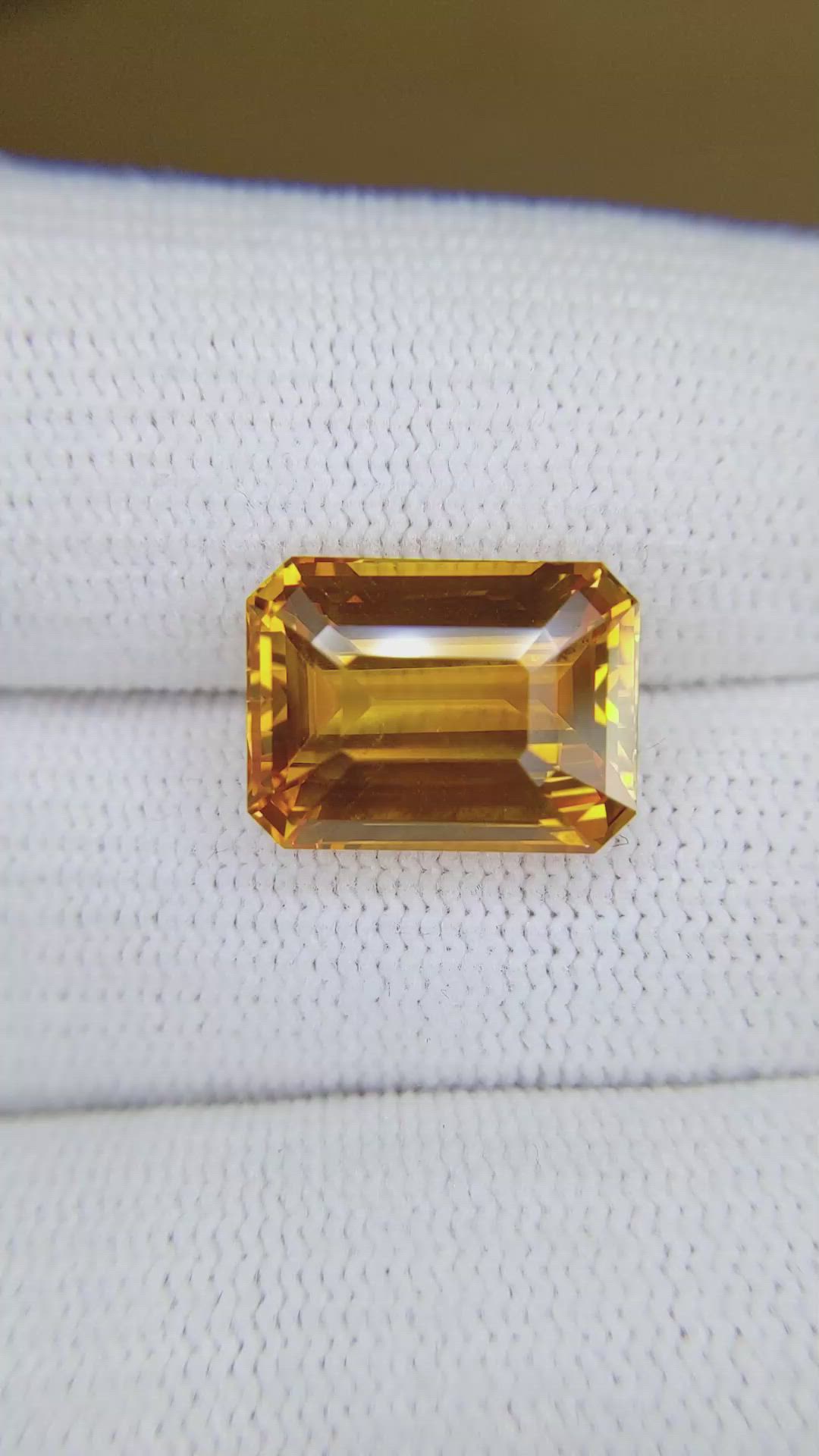 10.08 Ct. Yellowish Orange Sapphire from Ceylon (Sri Lanka) Size Video