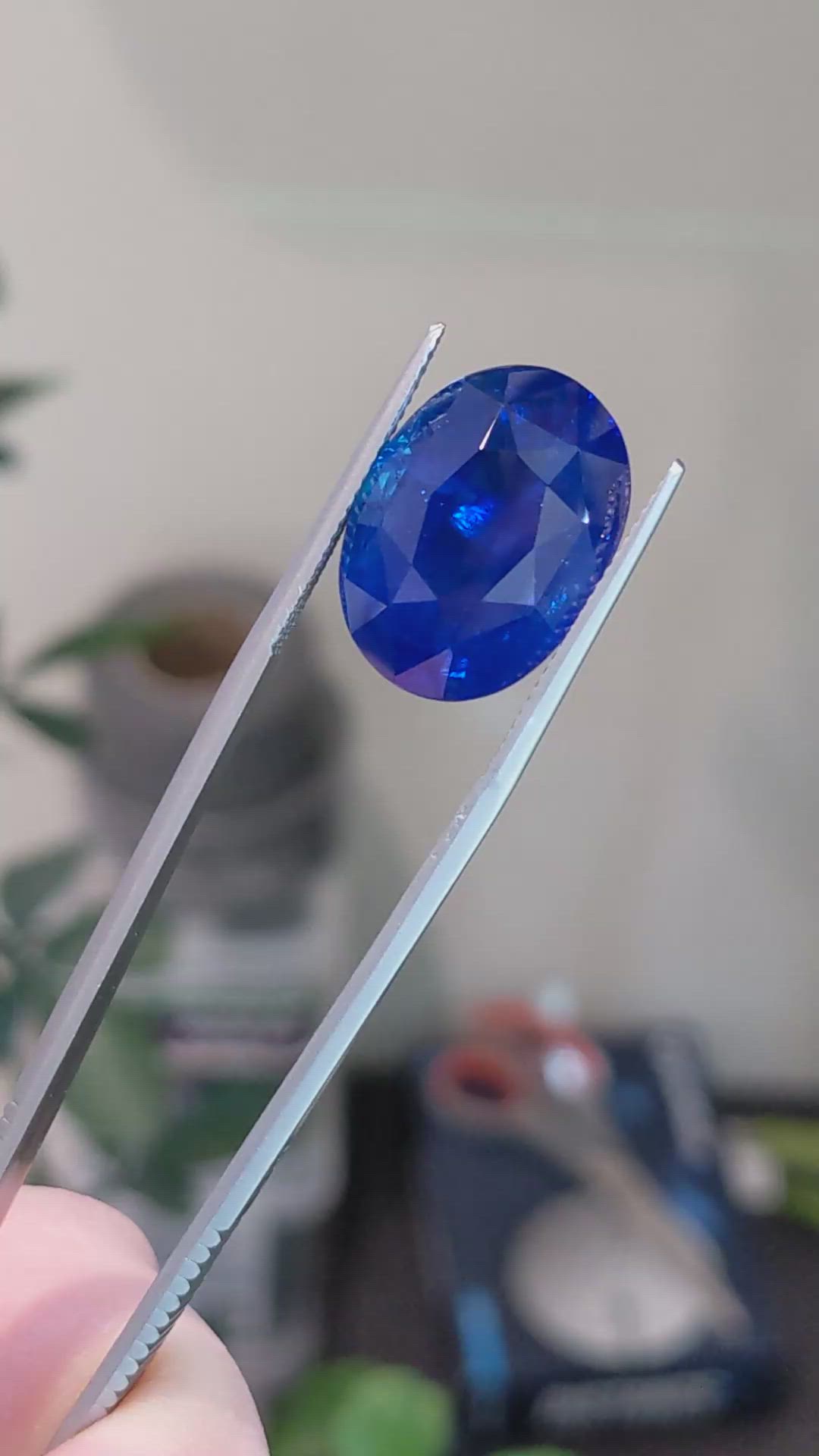 21.70 Ct. Blue Sapphire from Ceylon (Sri Lanka) Size Video