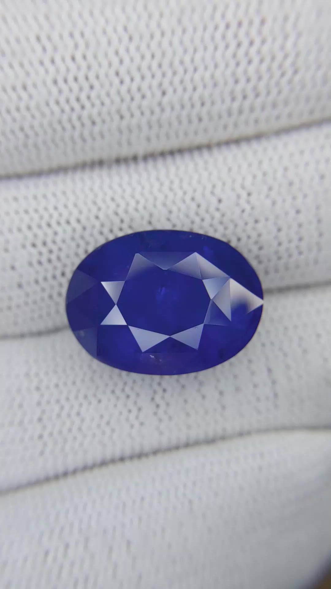 21.70 Ct. Blue Sapphire from Ceylon (Sri Lanka) Size Video