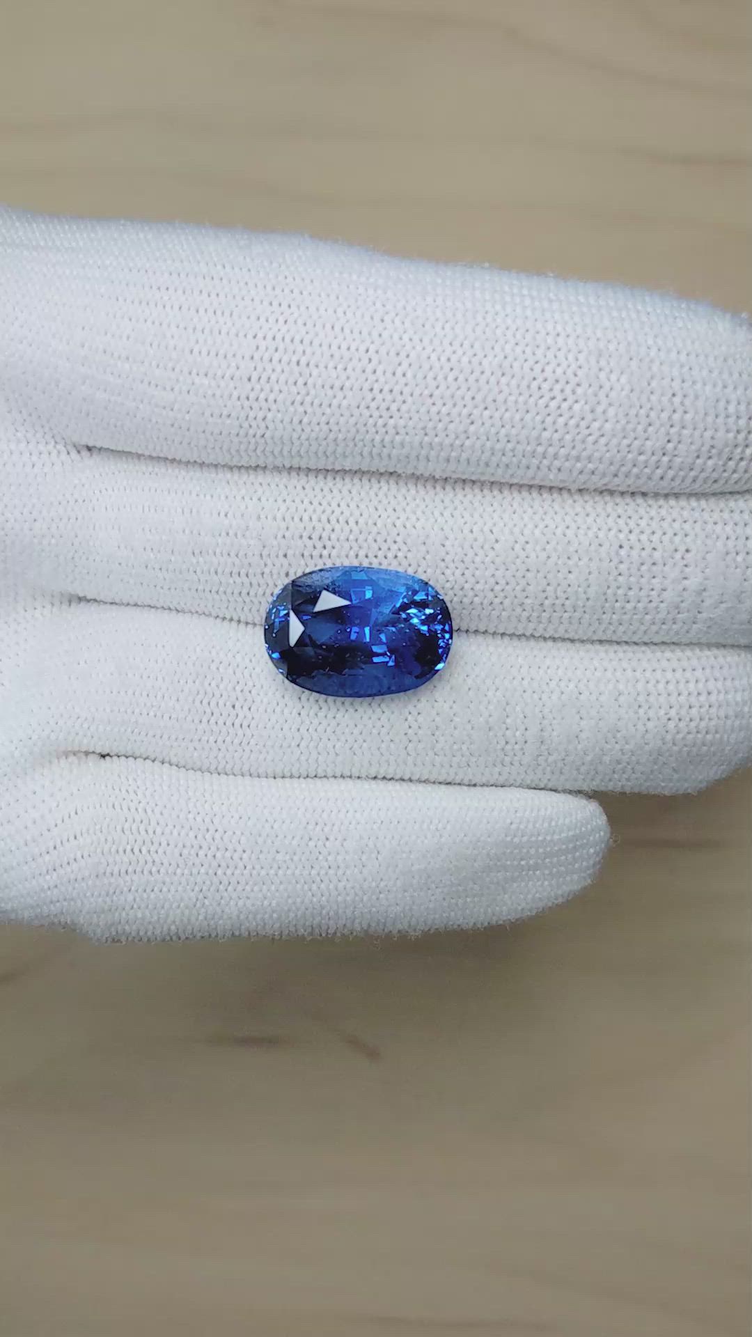 18.95 Ct. Blue Sapphire from Ceylon (Sri Lanka) Size Video