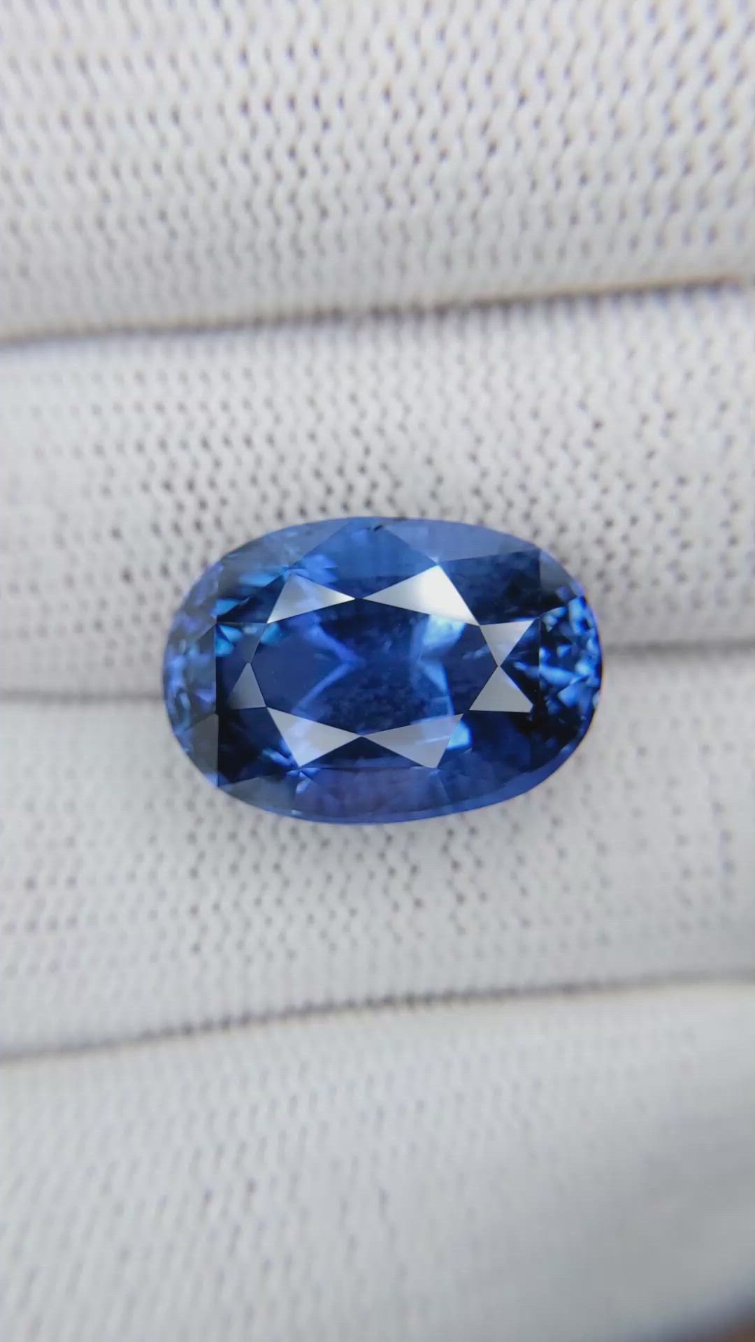 18.95 Ct. Blue Sapphire from Ceylon (Sri Lanka) Size Video