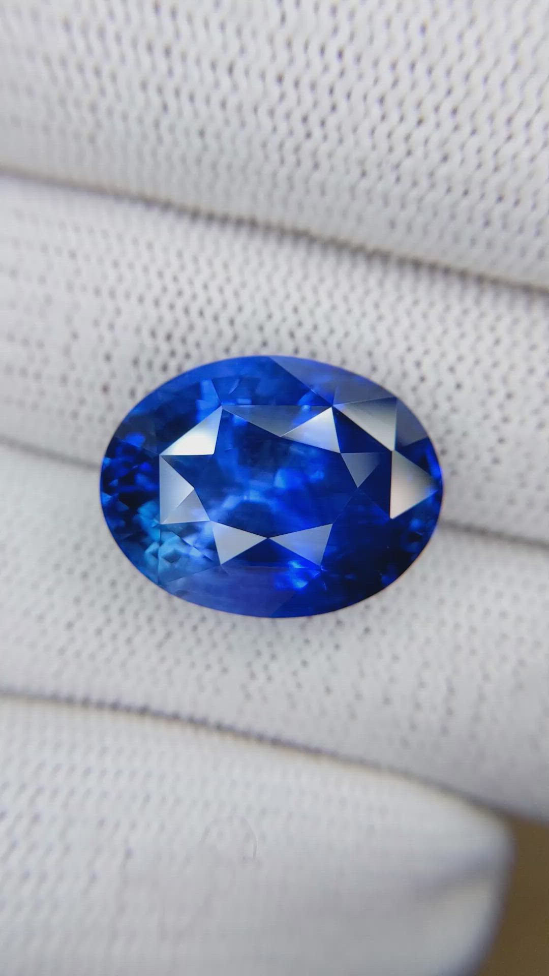 25.61 Ct. Blue Sapphire from Ceylon (Sri Lanka) Size Video