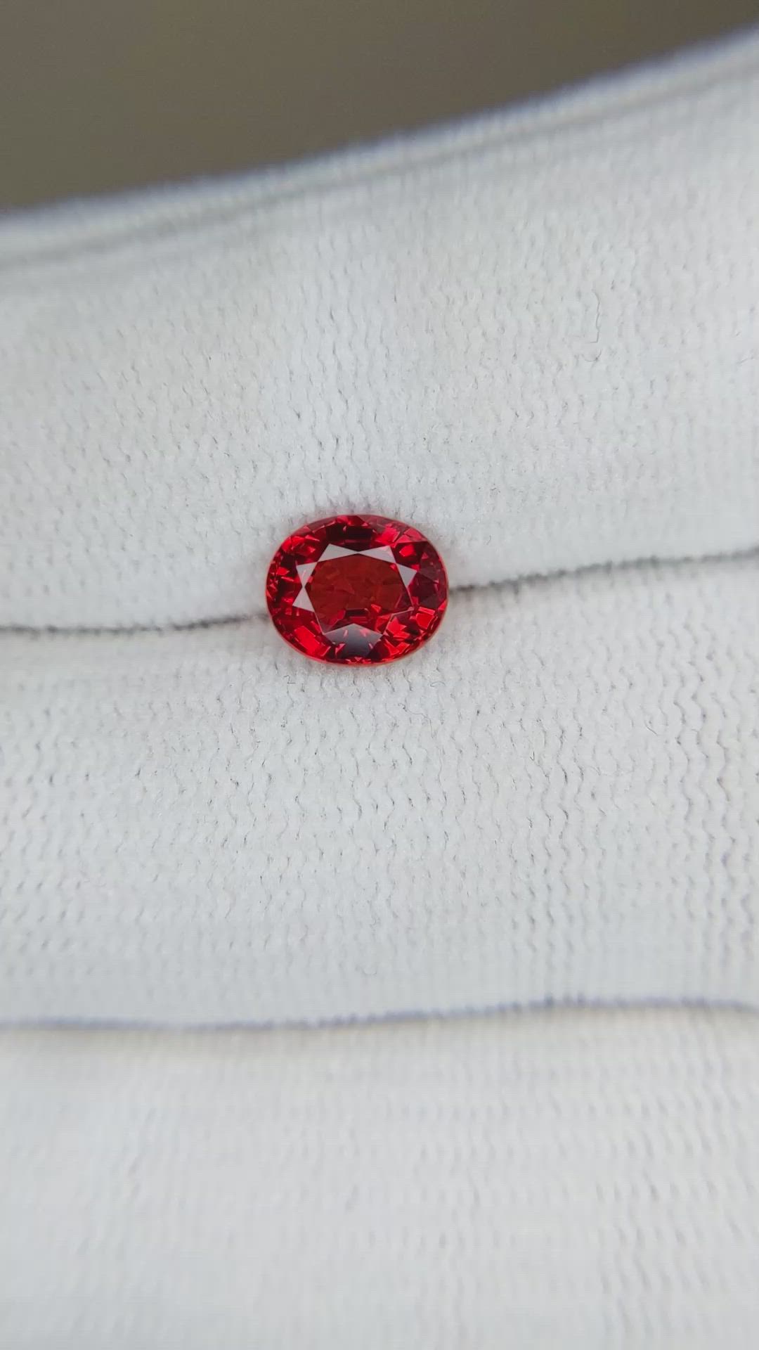 1.57 Ct. Reddish Orange Sapphire from Ceylon (Sri Lanka) Size Video