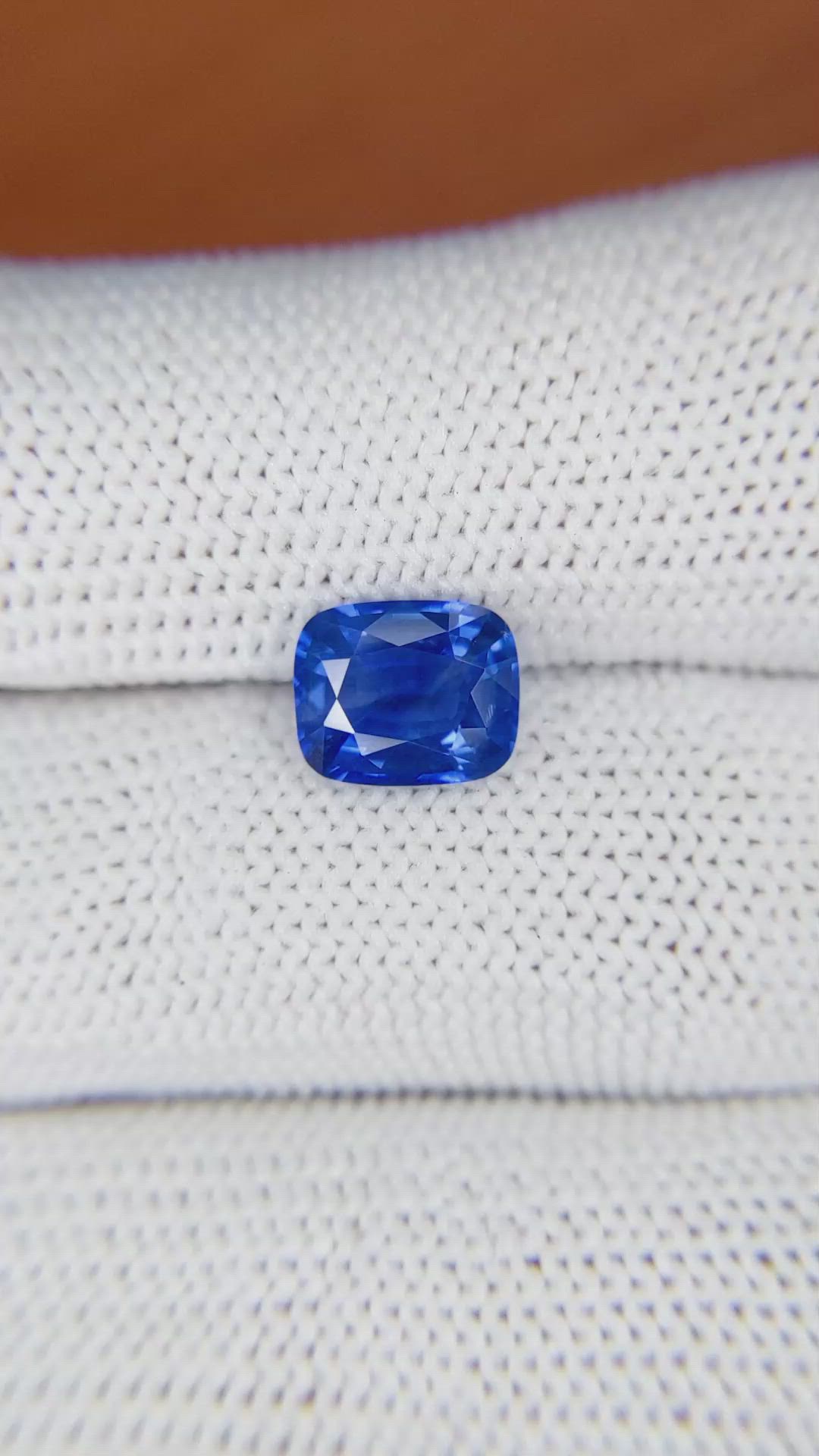 2.10 Ct. Blue Sapphire from Ceylon (Sri Lanka) Size Video