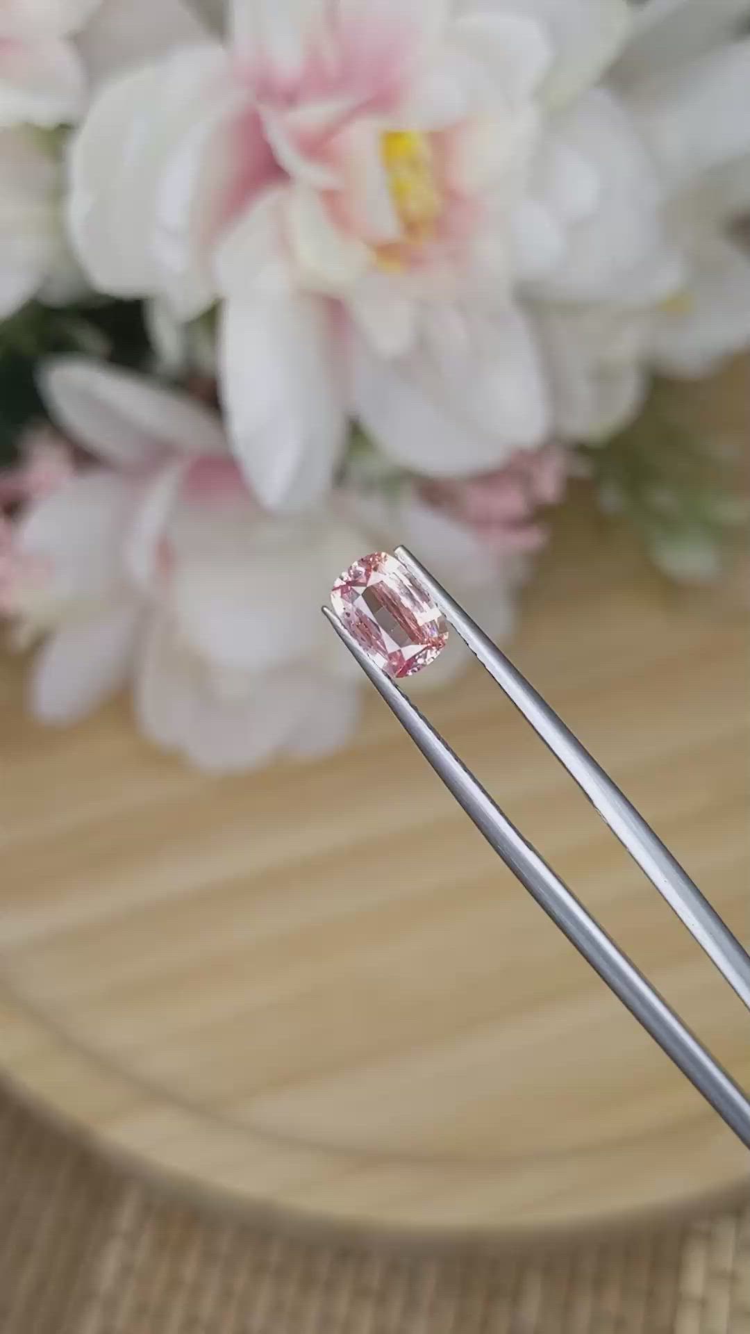 1.09 Ct. Padparadscha Sapphire from Ceylon (Sri Lanka) Size Video