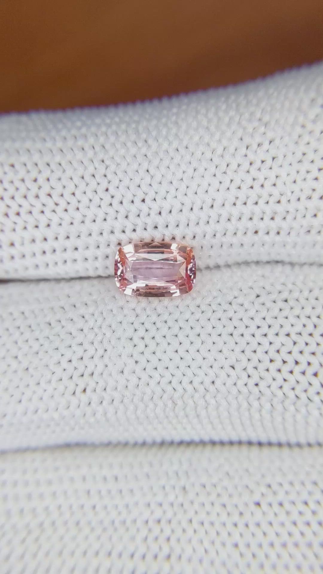 1.09 Ct. Padparadscha Sapphire from Ceylon (Sri Lanka) Size Video