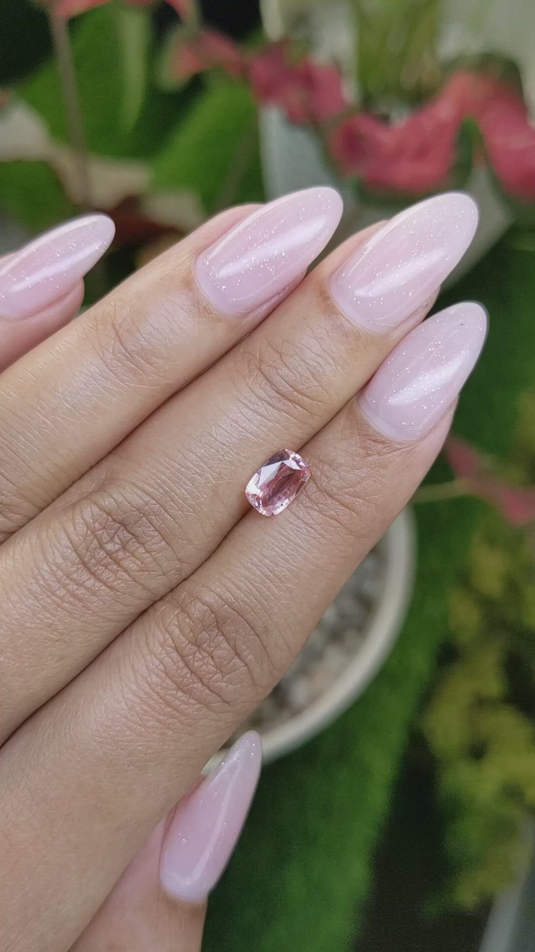 1.09 Ct. Padparadscha Sapphire from Ceylon (Sri Lanka) Size Video